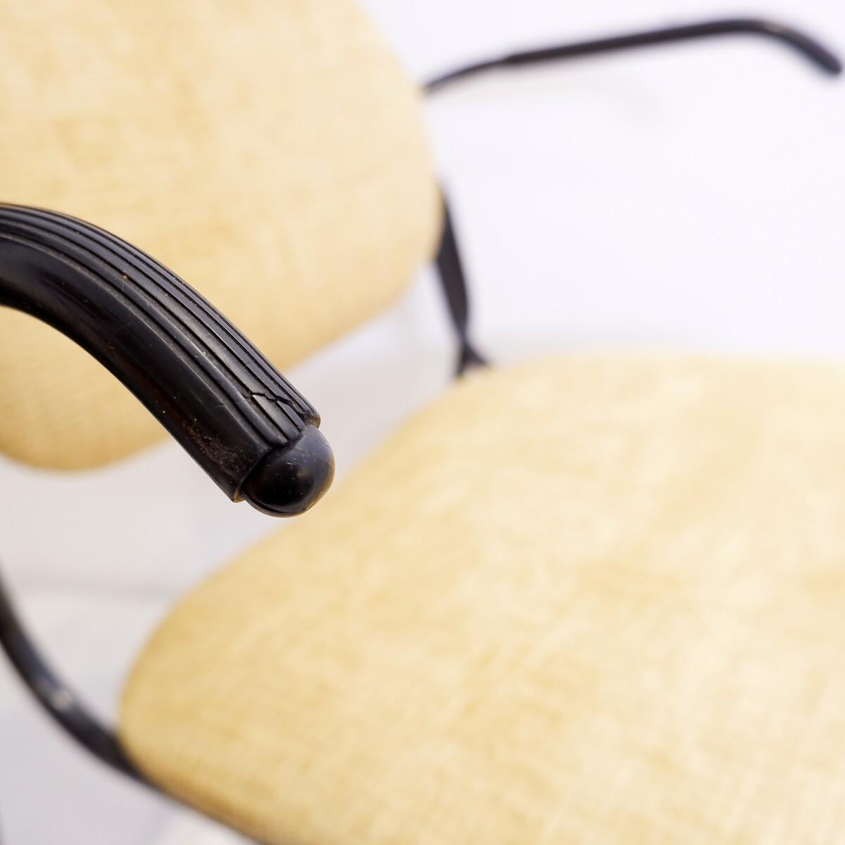 Postmoderne Paire de fauteuils postmodernes italiens par Talin - années 1980 - nouveau rembourrage en vente