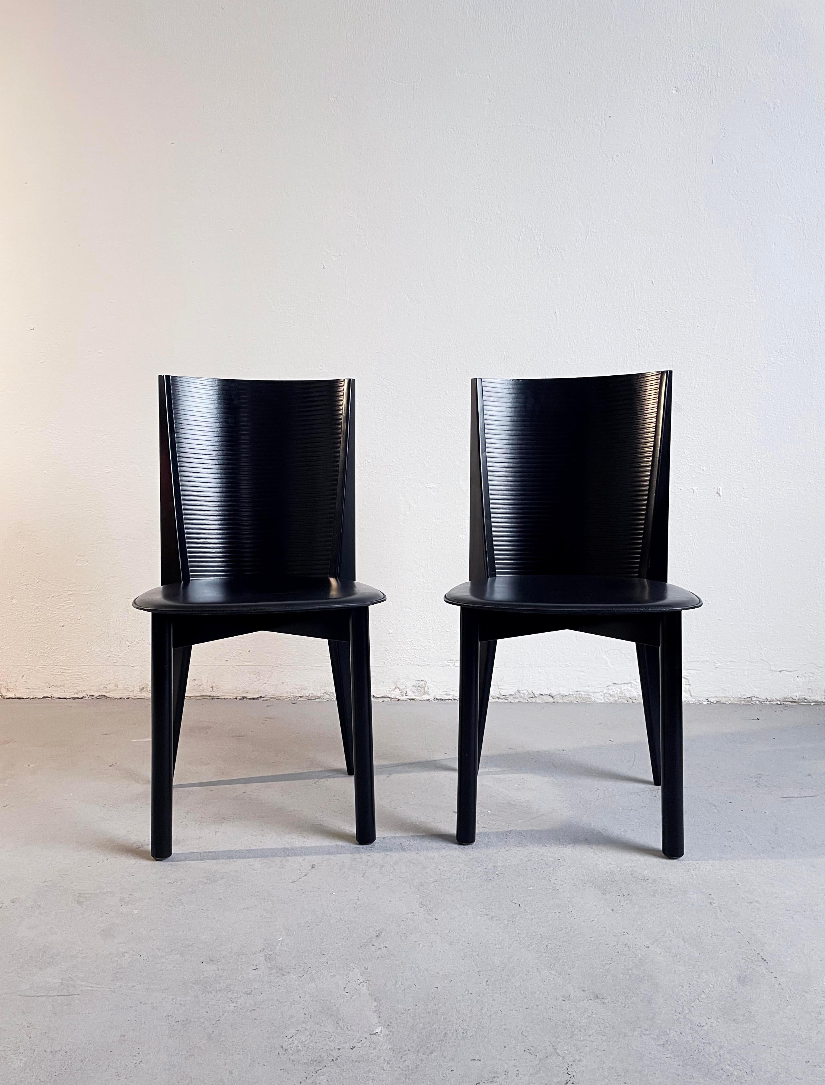Post-Modern Pair of Italian Postmodern Black Wood and Leather Chairs by Calligaris, 1980s