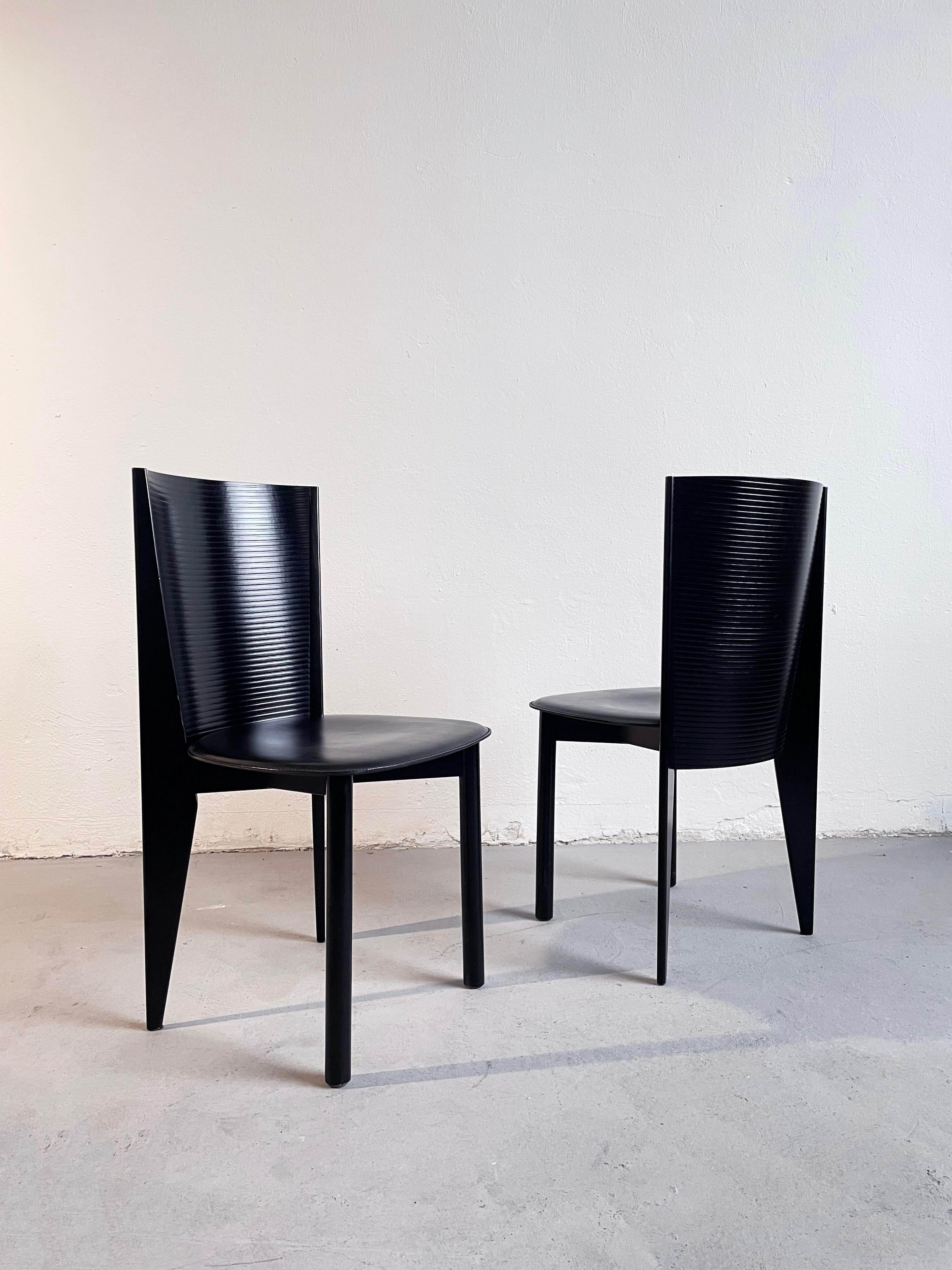 Late 20th Century Pair of Italian Postmodern Black Wood and Leather Chairs by Calligaris, 1980s
