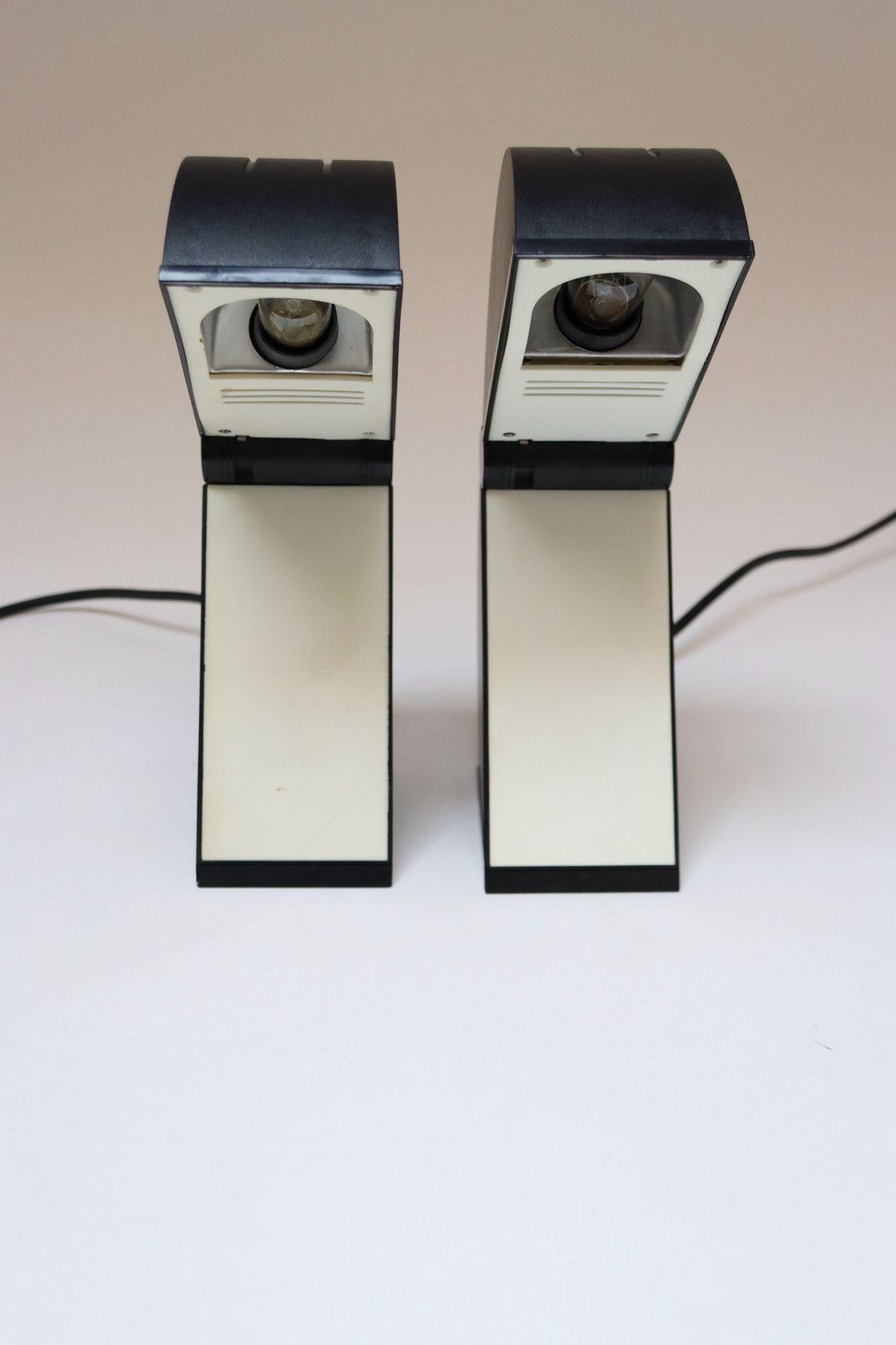 Paire de petites lampes de table postmodernes 