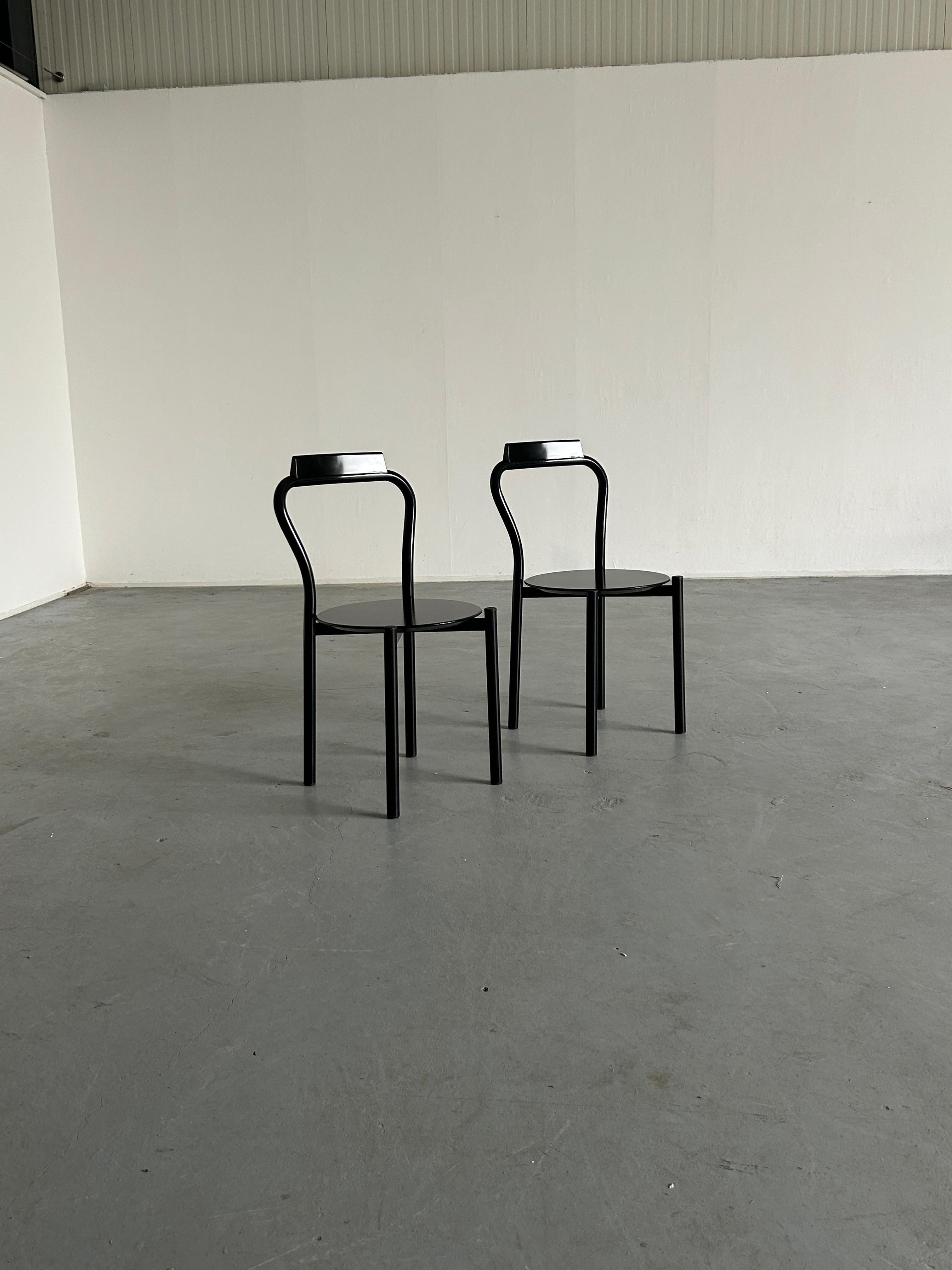Post-Modern Pair of Italian Postmodern Memphis Style Curved Metal Chairs by Calligaris, 90s