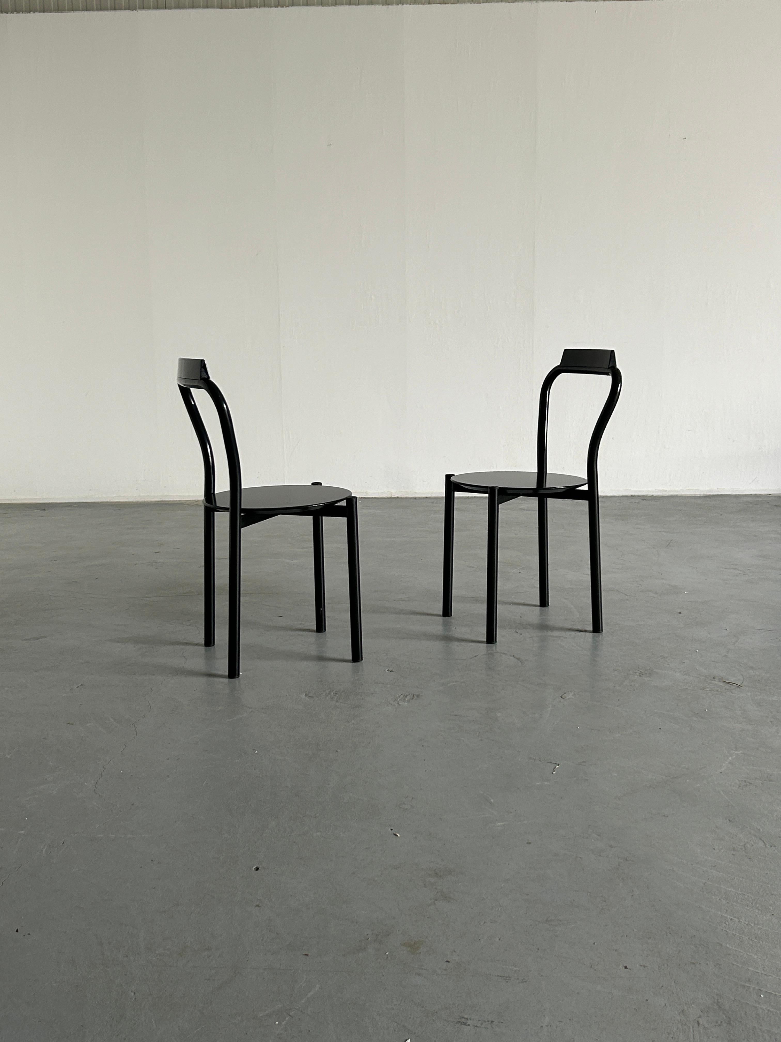 Late 20th Century Pair of Italian Postmodern Memphis Style Curved Metal Chairs by Calligaris, 90s