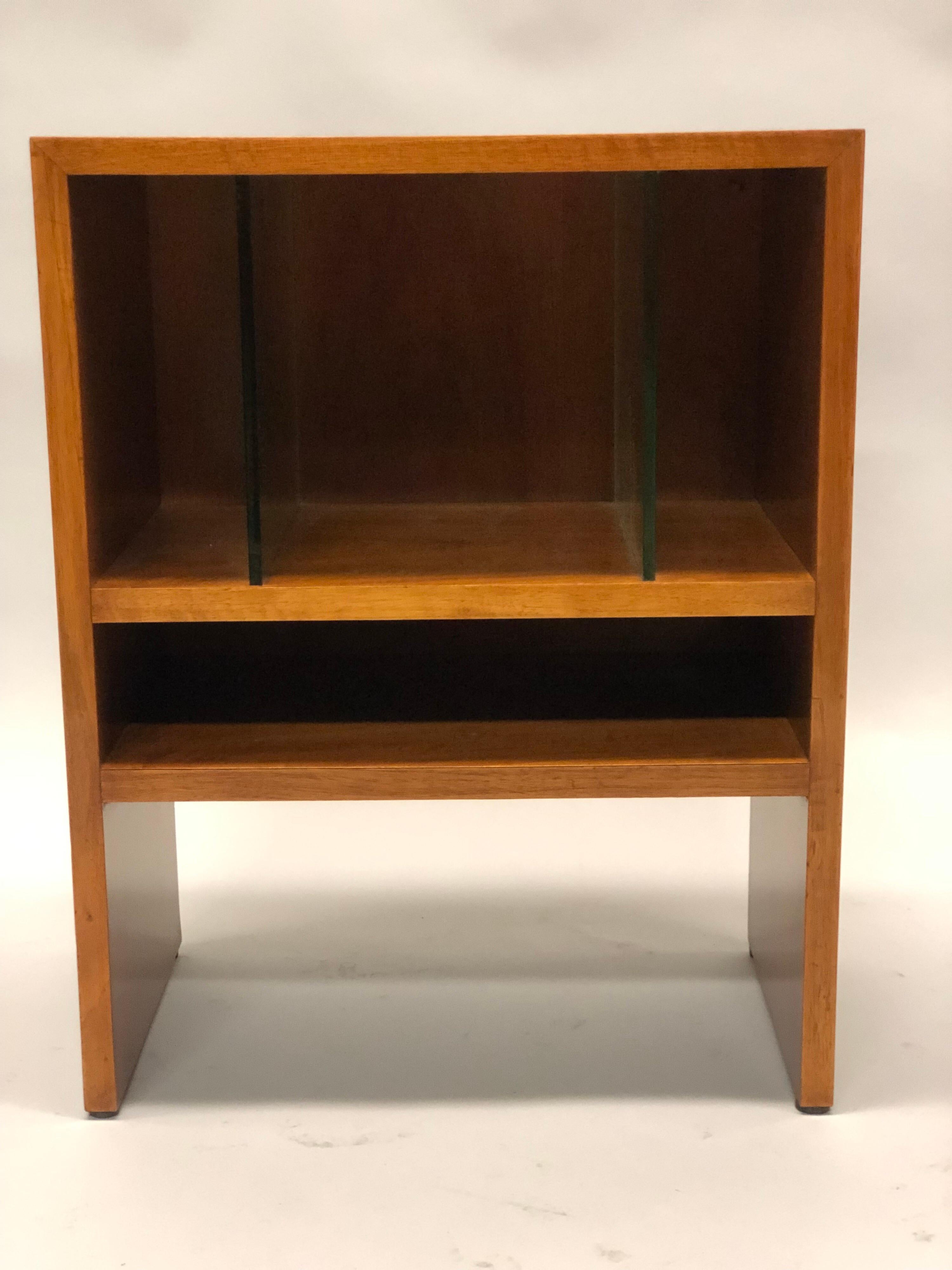 20th Century Pair of Italian Rationalist Nightstands or End Tables in Style of Terragni, 1930 For Sale