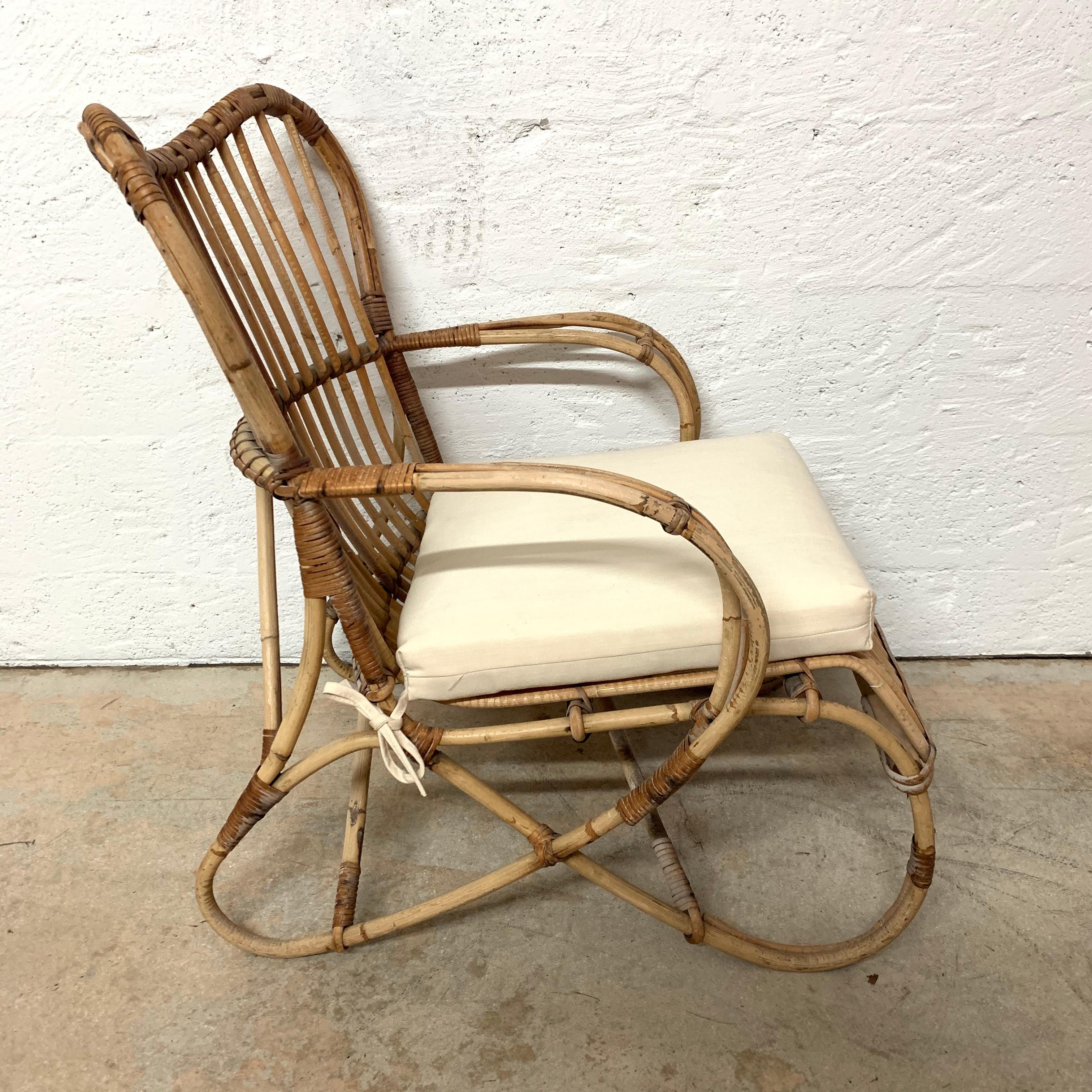 Pair of Mid-Century Modern Italian Rattan and Wicker Chairs In Good Condition In Miami, FL