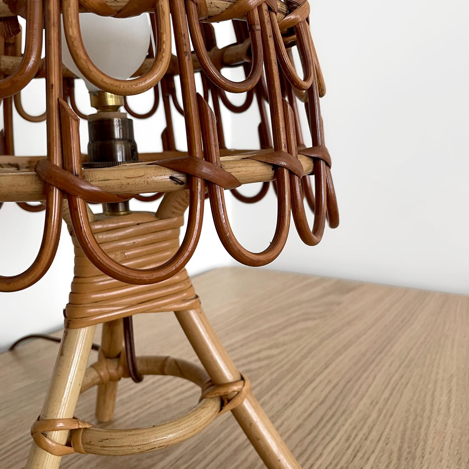 Pareja de lámparas de mesa italianas de ratán y bambú (compatibles con EE.UU. recableadas) en venta 4