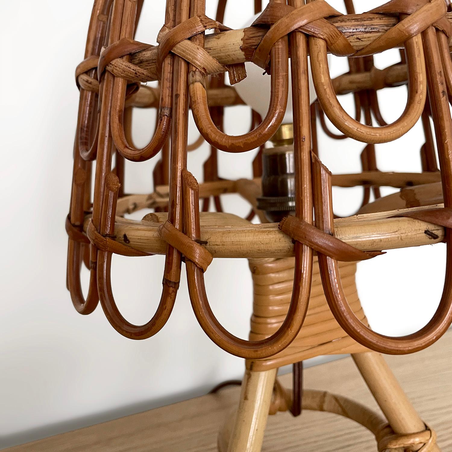 Pareja de lámparas de mesa italianas de ratán y bambú (compatibles con EE.UU. recableadas) en venta 5