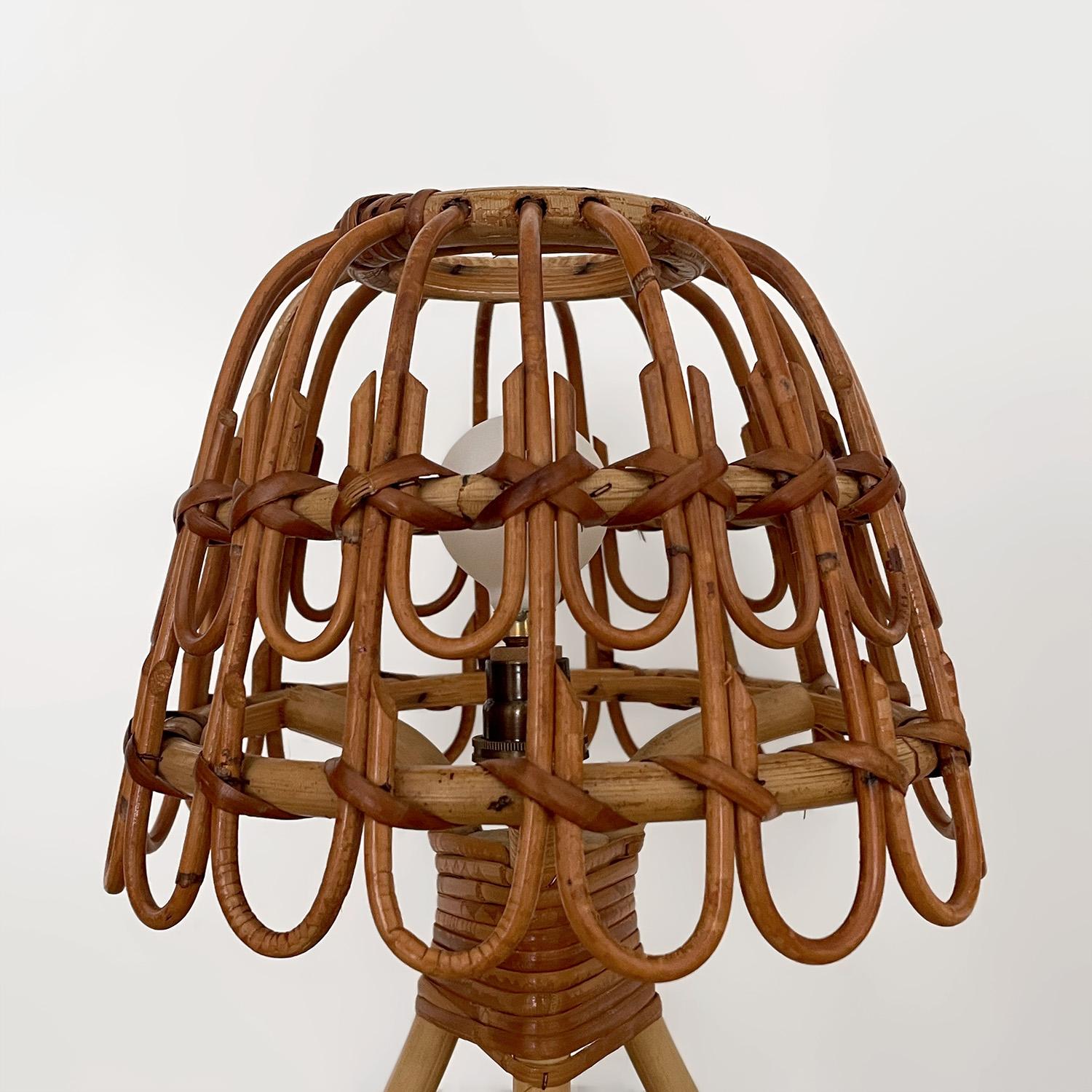 Pareja de lámparas de mesa italianas de ratán y bambú (compatibles con EE.UU. recableadas) Bambú en venta
