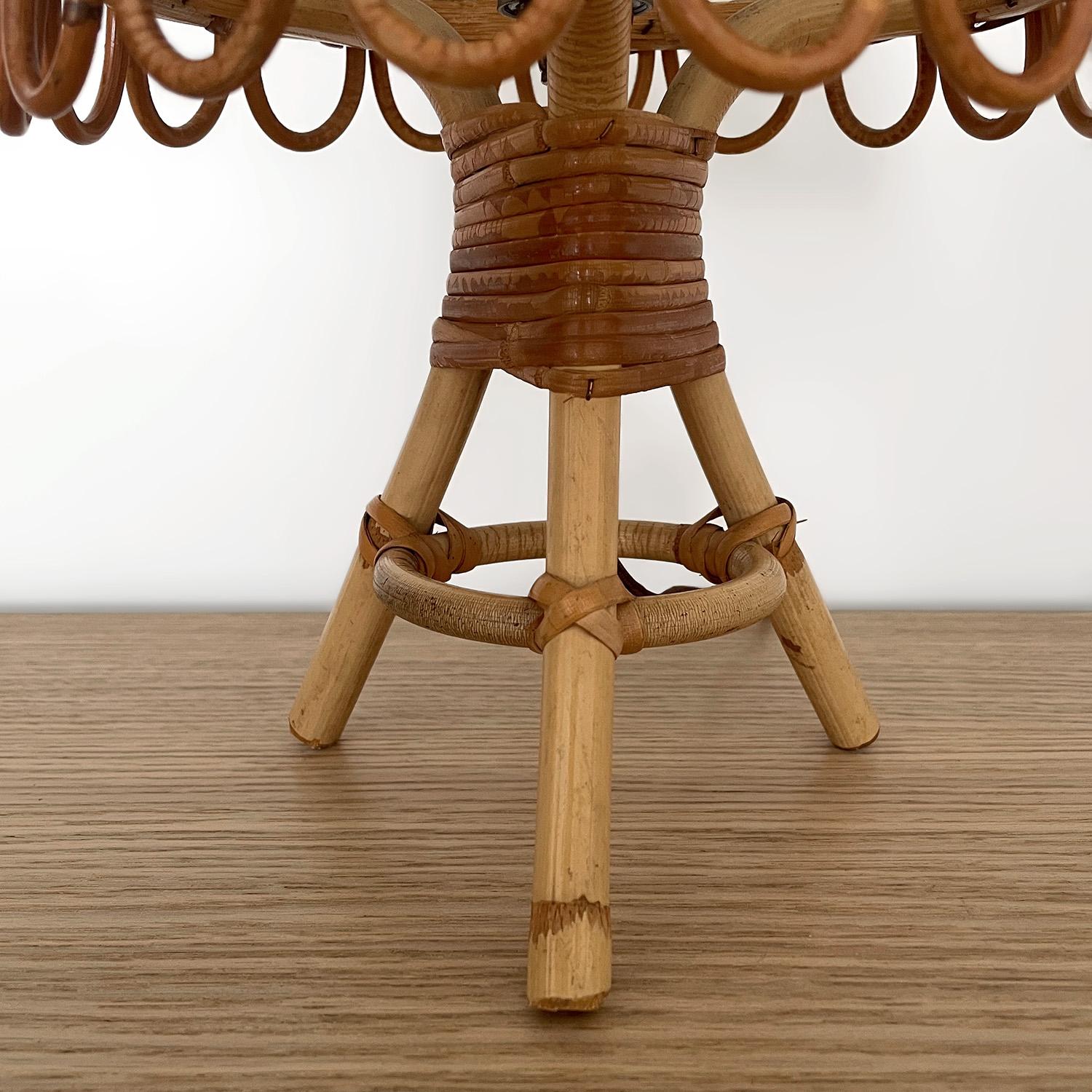 Pareja de lámparas de mesa italianas de ratán y bambú (compatibles con EE.UU. recableadas) en venta 2
