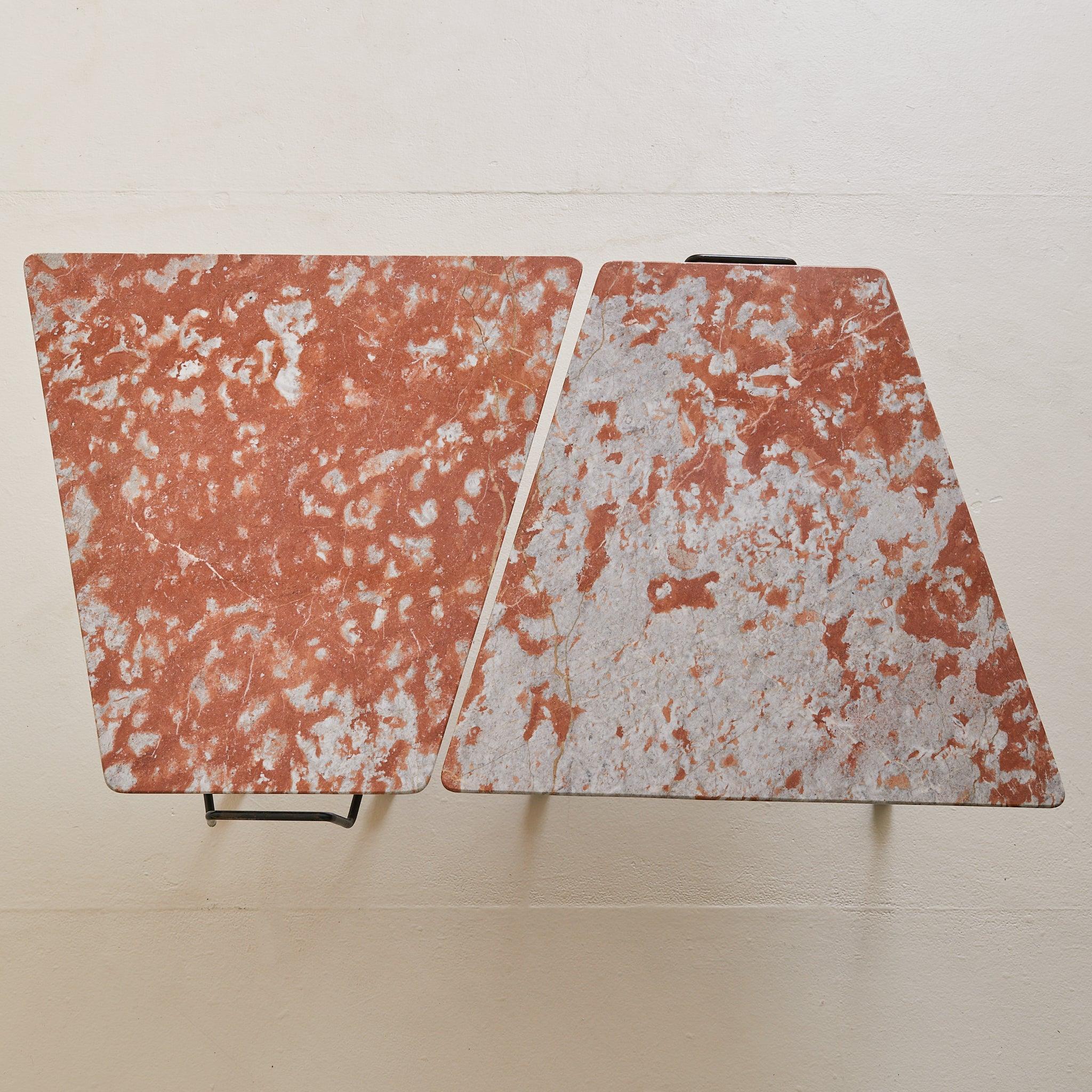 Pair of Italian Red Marble + Iron Asymmetrical Coffee Tables, 1950s en Bueno estado para la venta en Chicago, IL