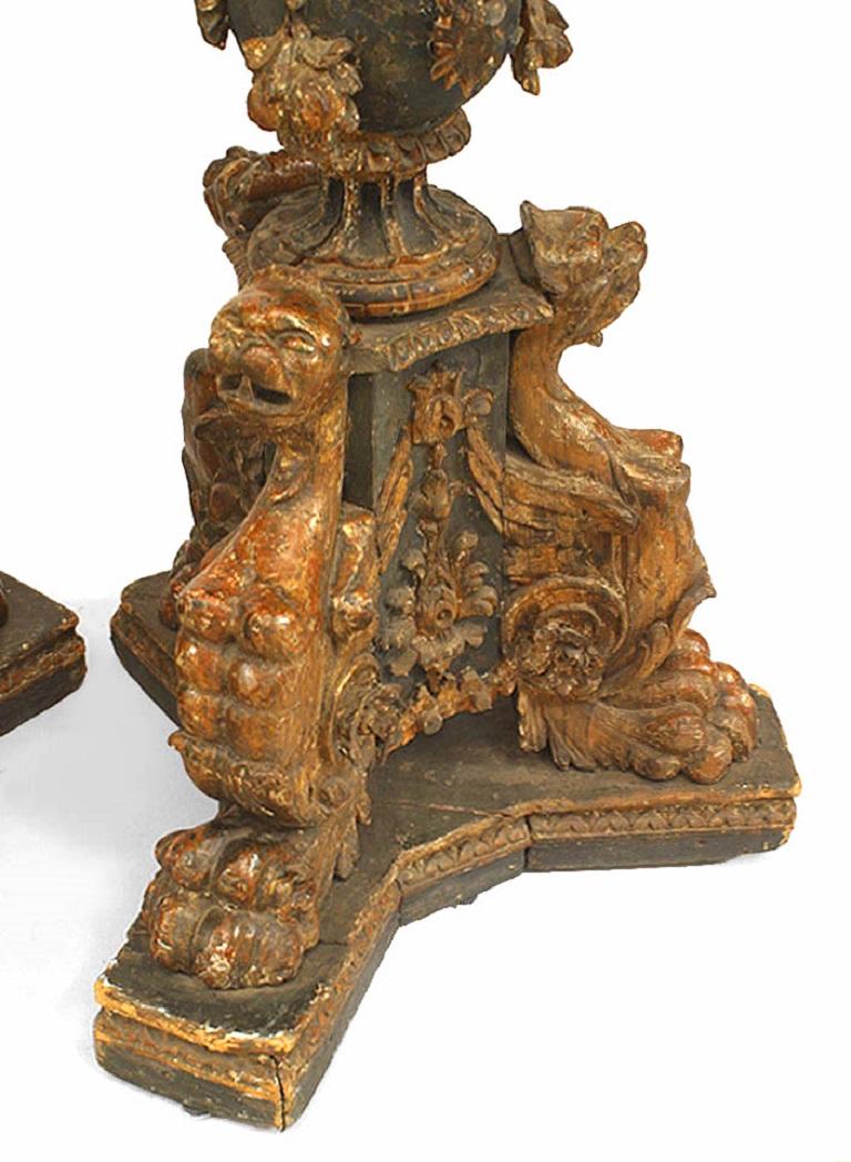 Pareja de candeleros de altar renacentistas italianos en Bueno estado para la venta en Queens, NY