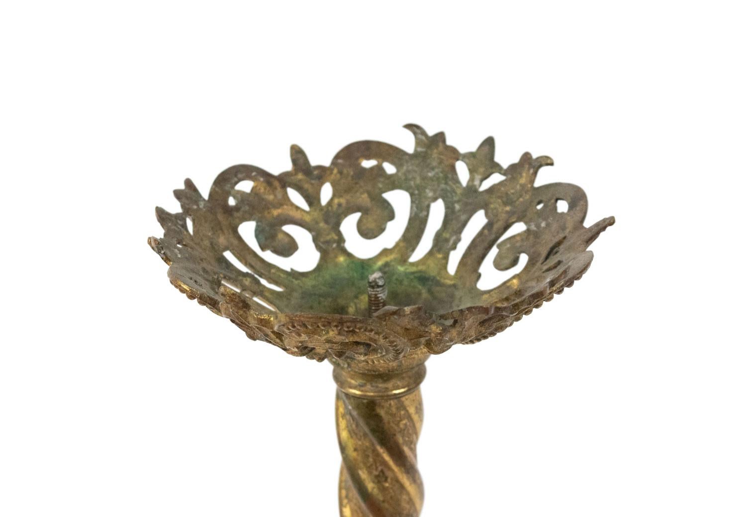 Pair of Italian Renaissance Brass Altar Candlesticks in vendita 3