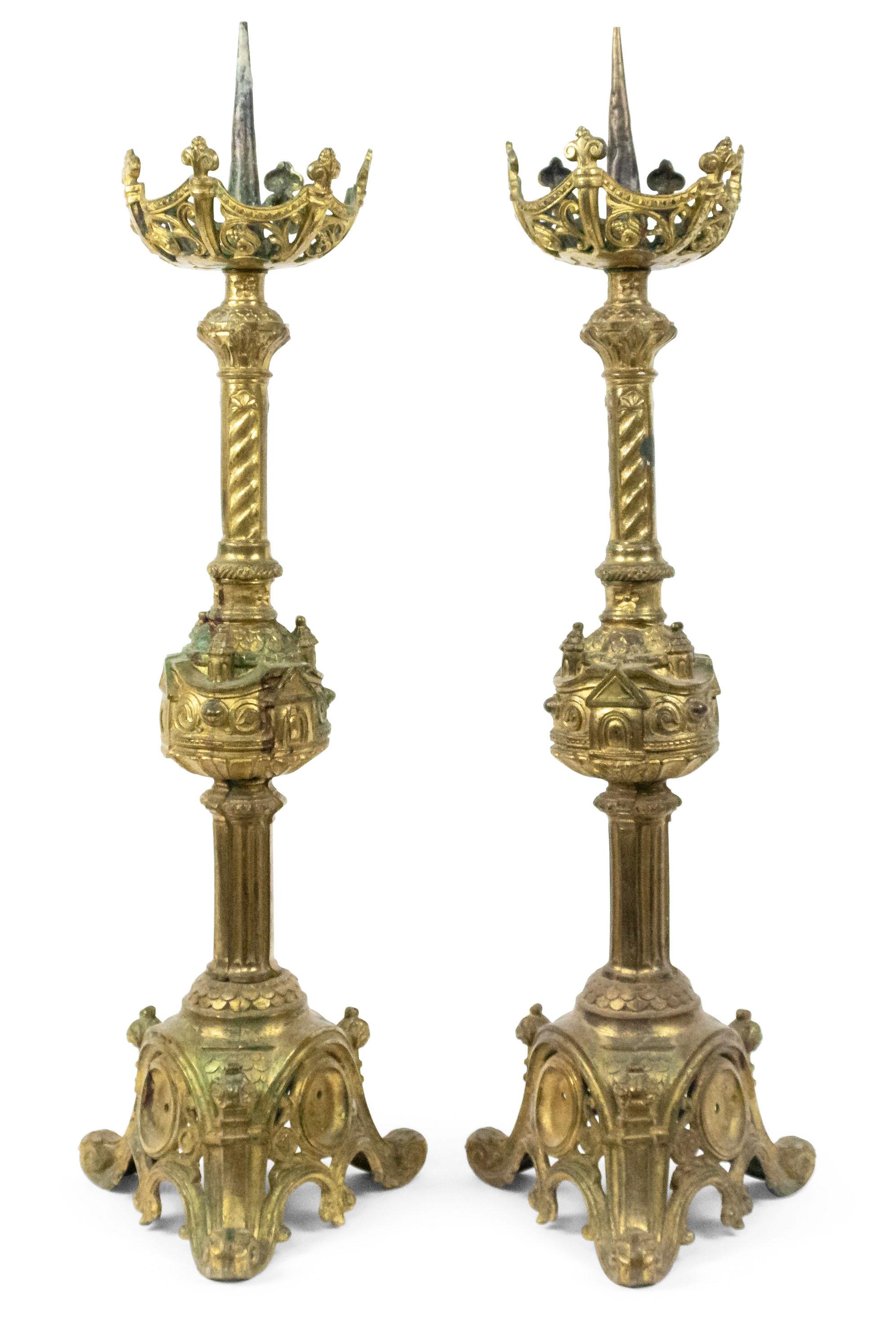 Paar italienische Renaissance-Altar-Kerzenständer aus Bronze im Angebot 7
