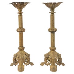 Paar italienische Altarleuchter aus Bronze im Renaissancestil
