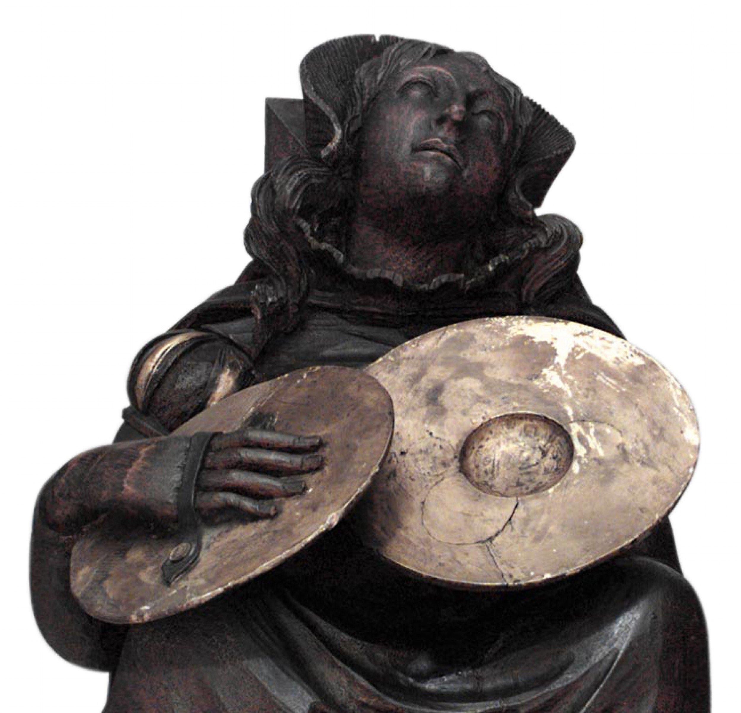 Pareja de estatuas de músicos italianos renacentistas talladas en nogal Madera en venta