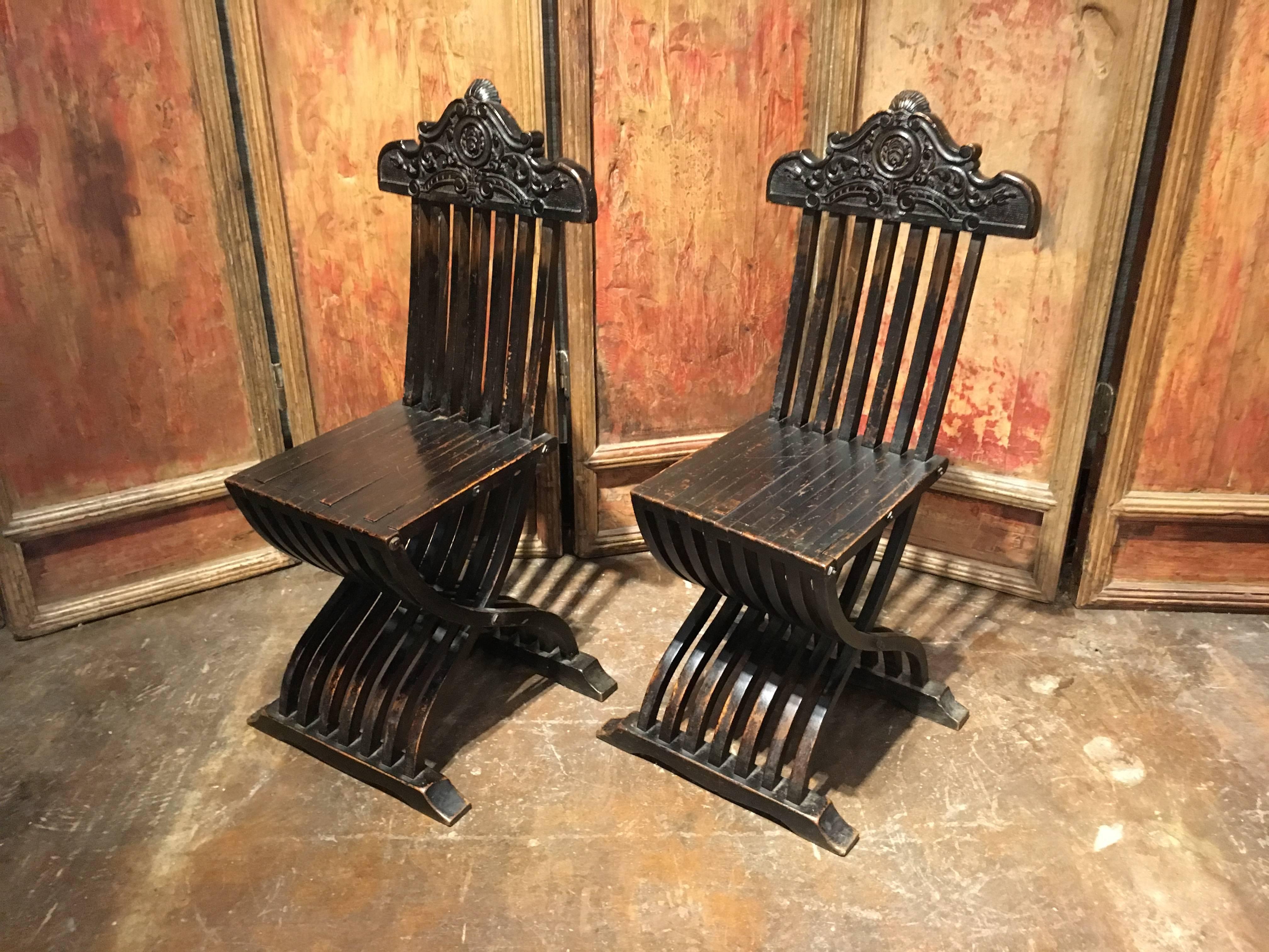 Paire de chaises d'appoint italiennes de style néo-renaissance, XIXe siècle Bon état - En vente à Austin, TX