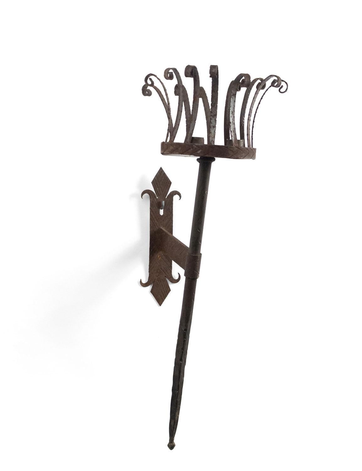 Pair of Italian Renaissance Wrought Iron Torch Wall Sconces In Good Condition For Sale In Queens, NY