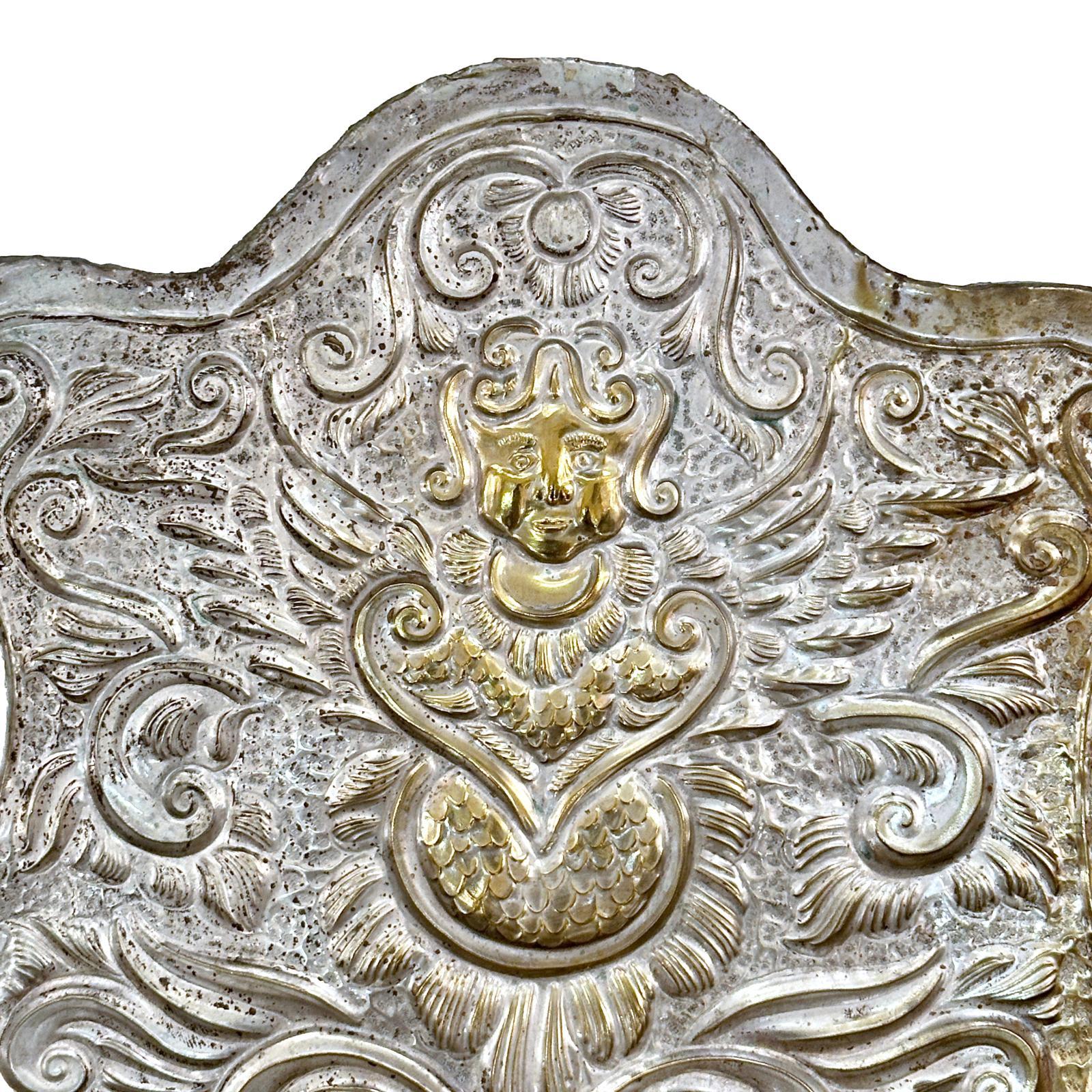 Coppia di lampade italiane in argento placcato Repoussé In condizioni buone in vendita a New York, NY
