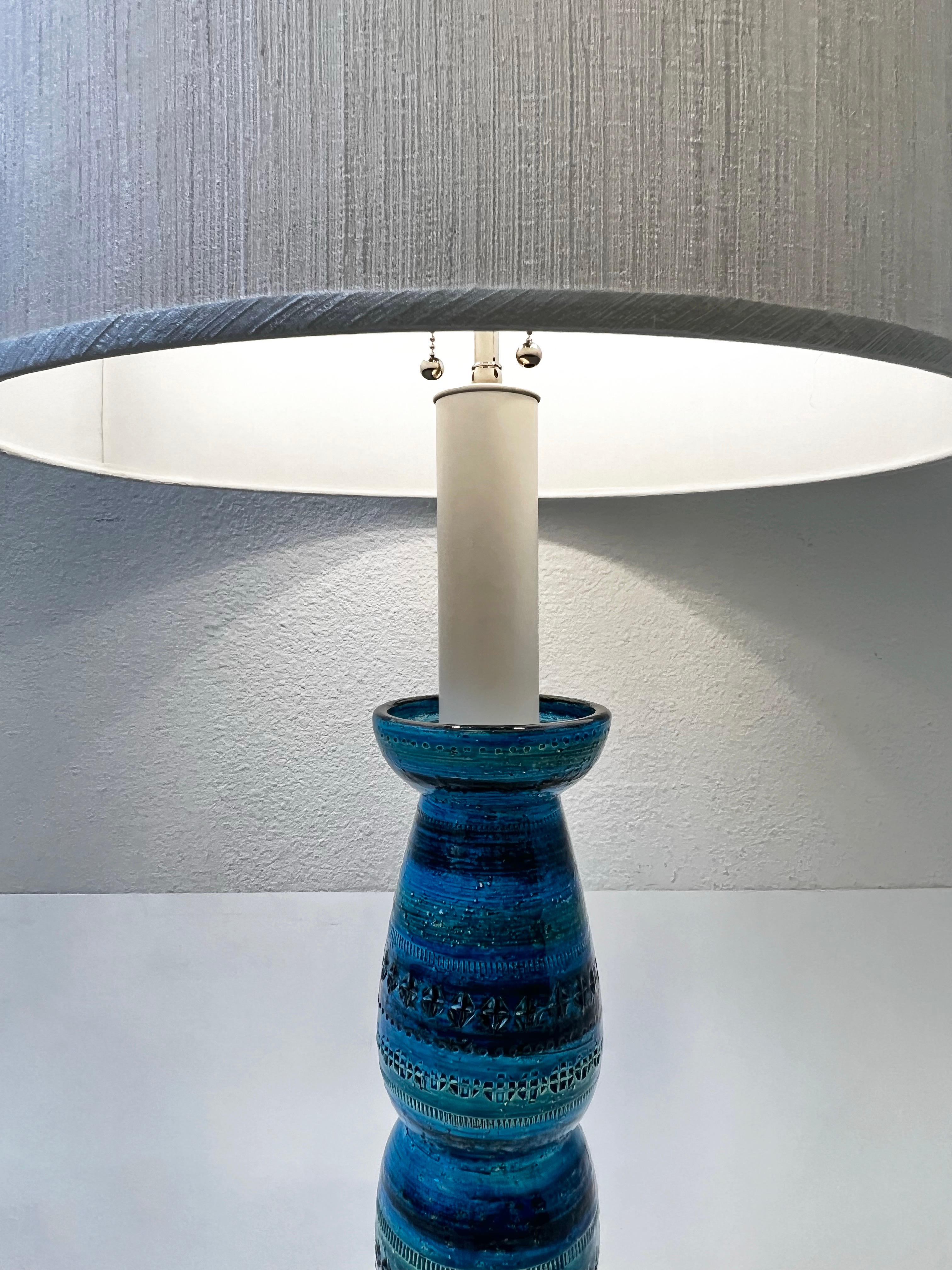 Pair of Italian “Rimini Blue” Bitossi Table Lamps by Aldo Londi In Excellent Condition For Sale In Palm Springs, CA