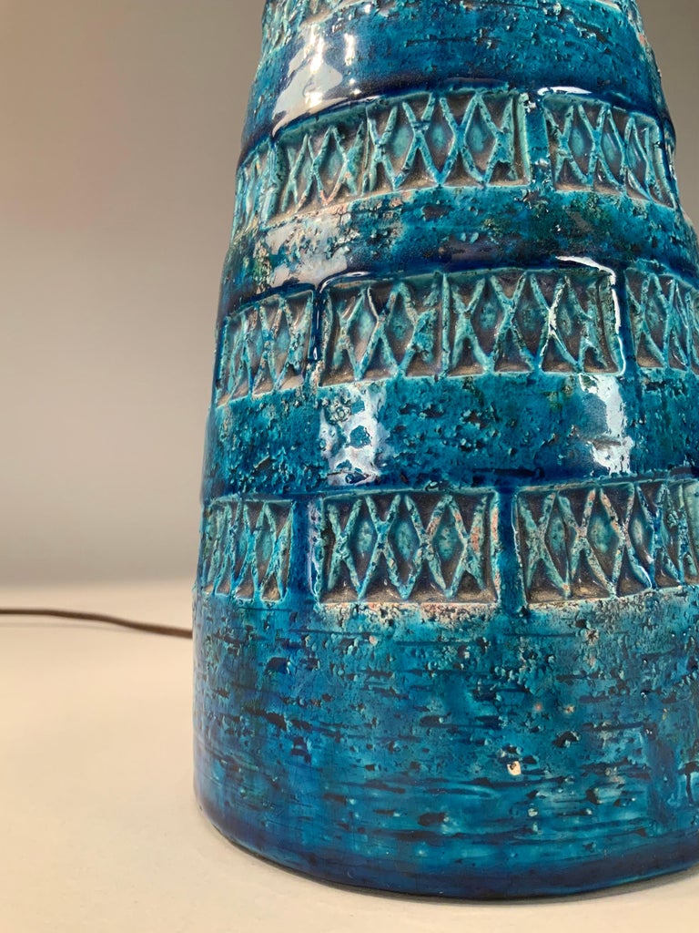 Pair of Italian Rimini Blue Ceramic Lamps by Aldo Londi for Bitossi In Good Condition For Sale In Hudson, NY