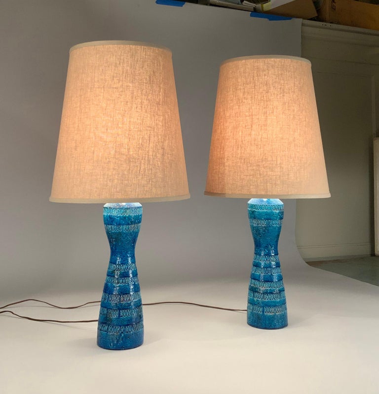 Mid-20th Century Pair of Italian Rimini Blue Ceramic Lamps by Aldo Londi for Bitossi For Sale