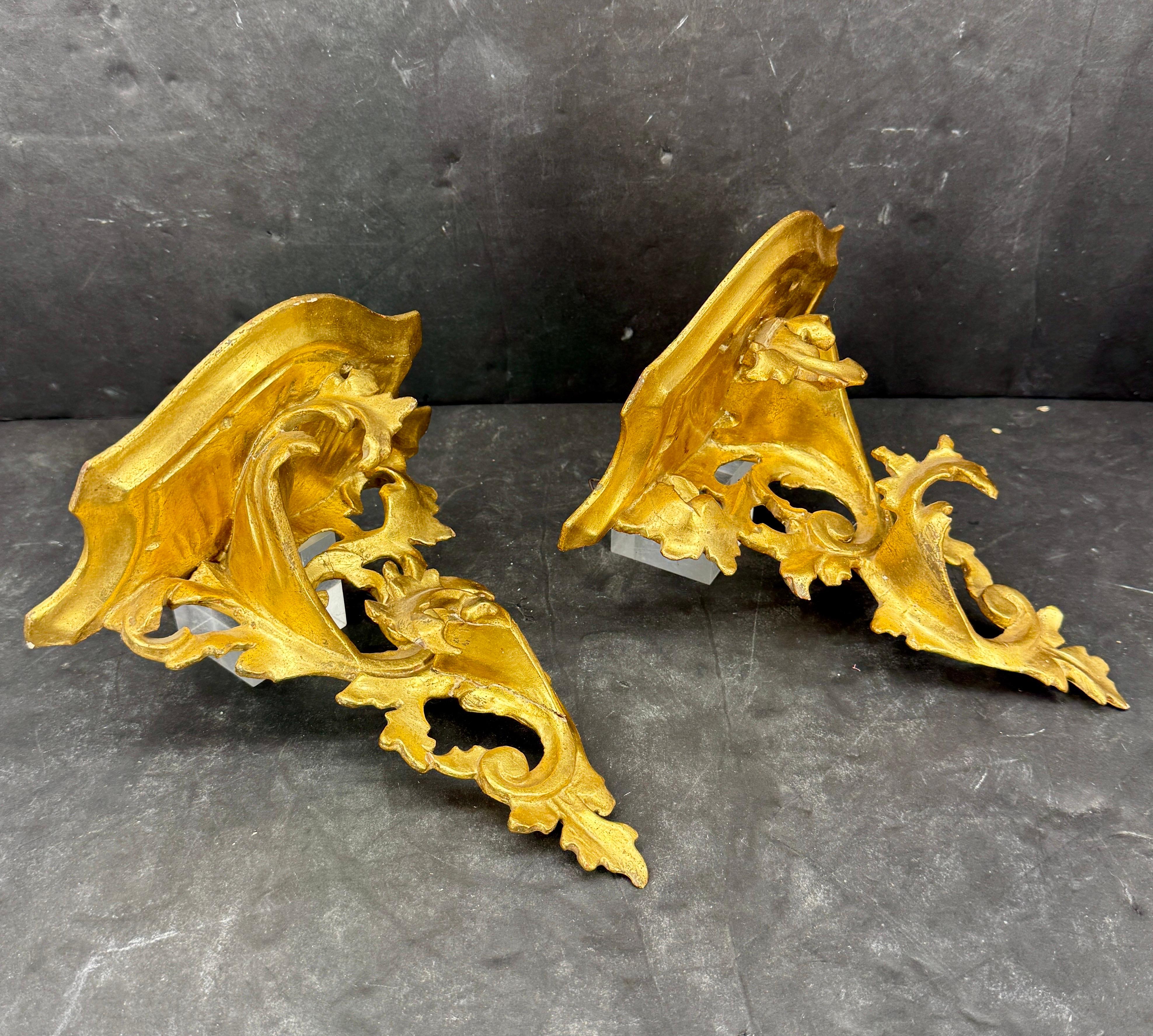 Pair of Italian Rococo Architectural Gilt Wall Shelves Brackets In Good Condition For Sale In Haddonfield, NJ