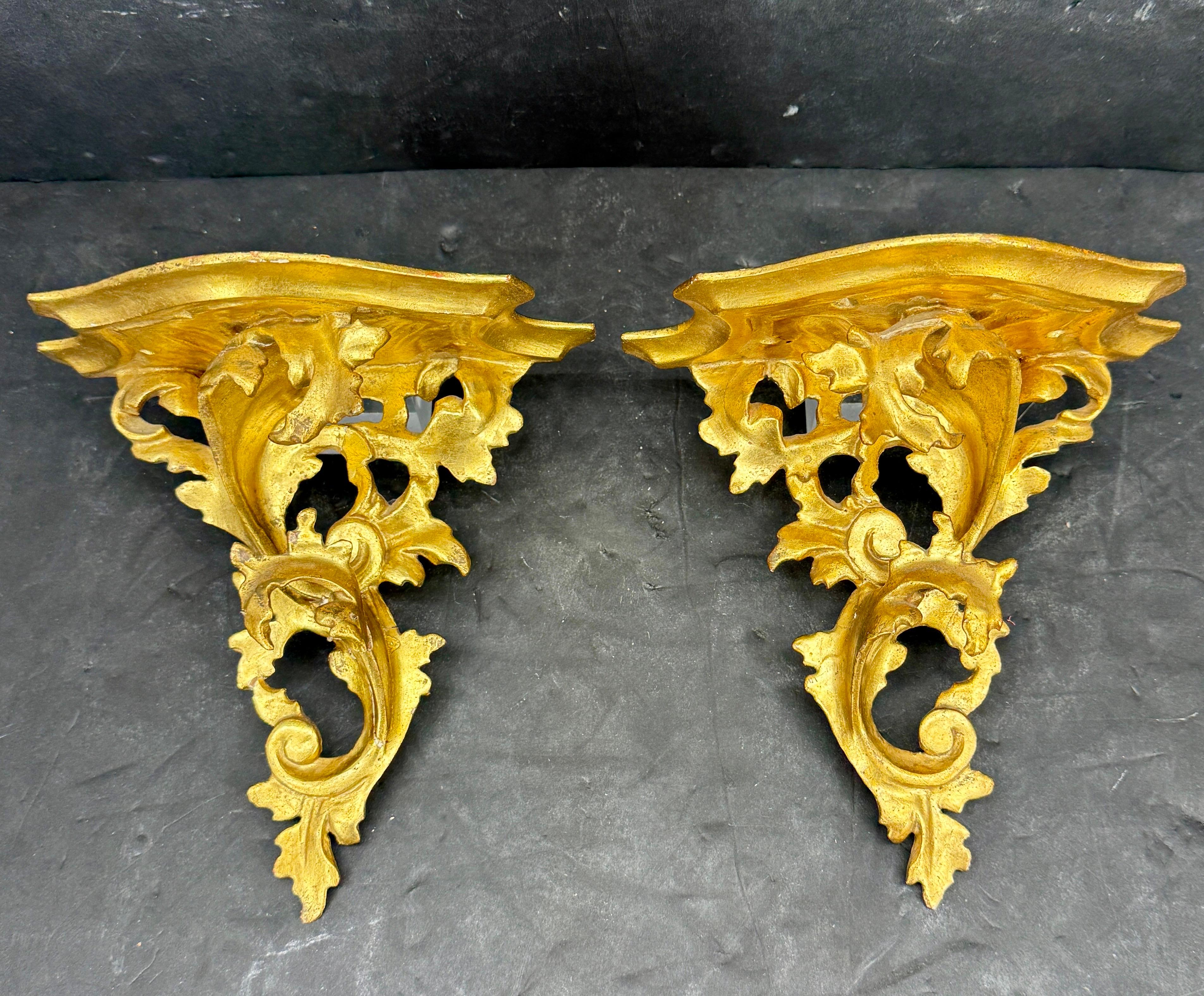 Pair of Italian Rococo Architectural Gilt Wall Shelves Brackets For Sale 2