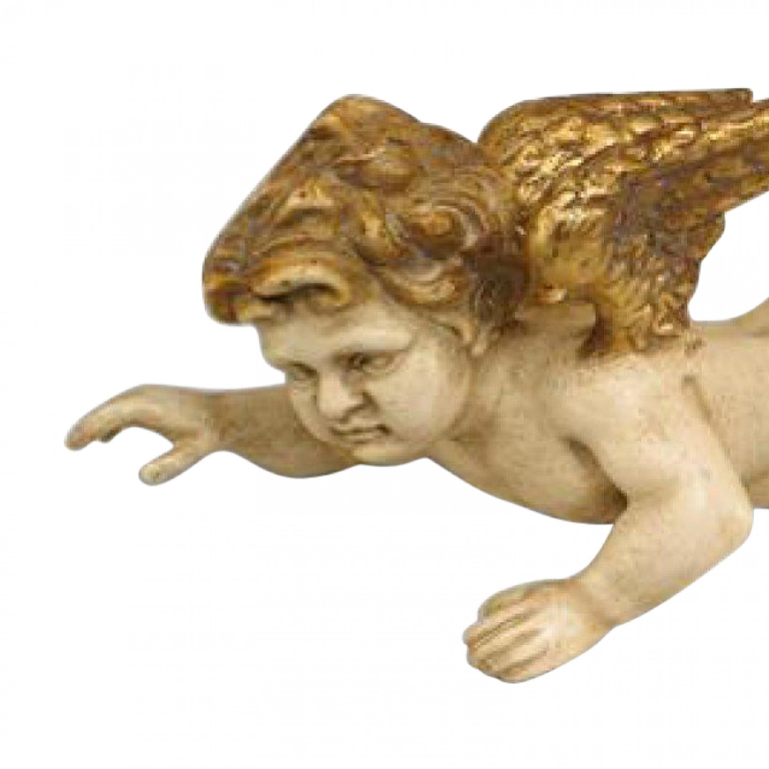 Pair of Italian Rococo Gilt Cupids In Good Condition For Sale In Queens, NY