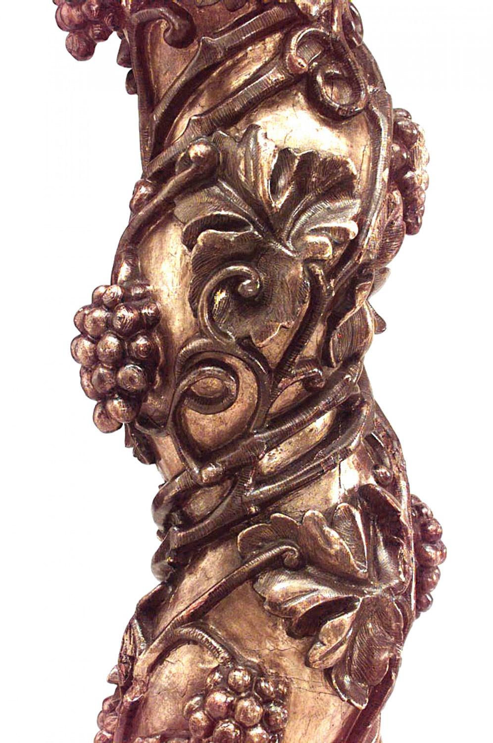 Rococò Coppia di lampade da terra a colonna A. Solomon in stile rococò italiano, dorate e policrome in vendita