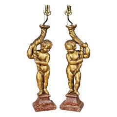 Pareja de lámparas figuradas italianas rococó de madera dorada