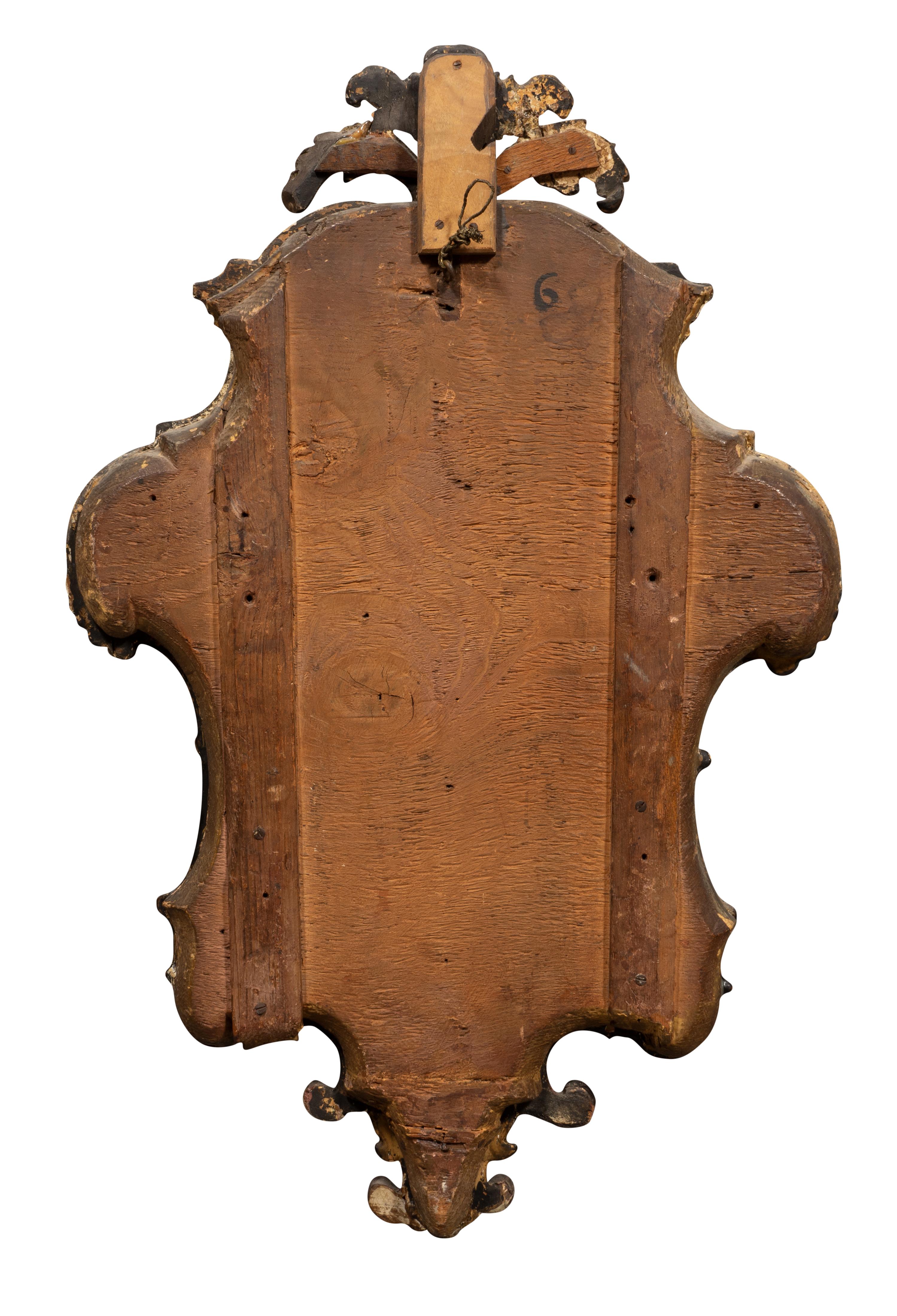 Paire de miroirs italiens rococo en bois doré en vente 4
