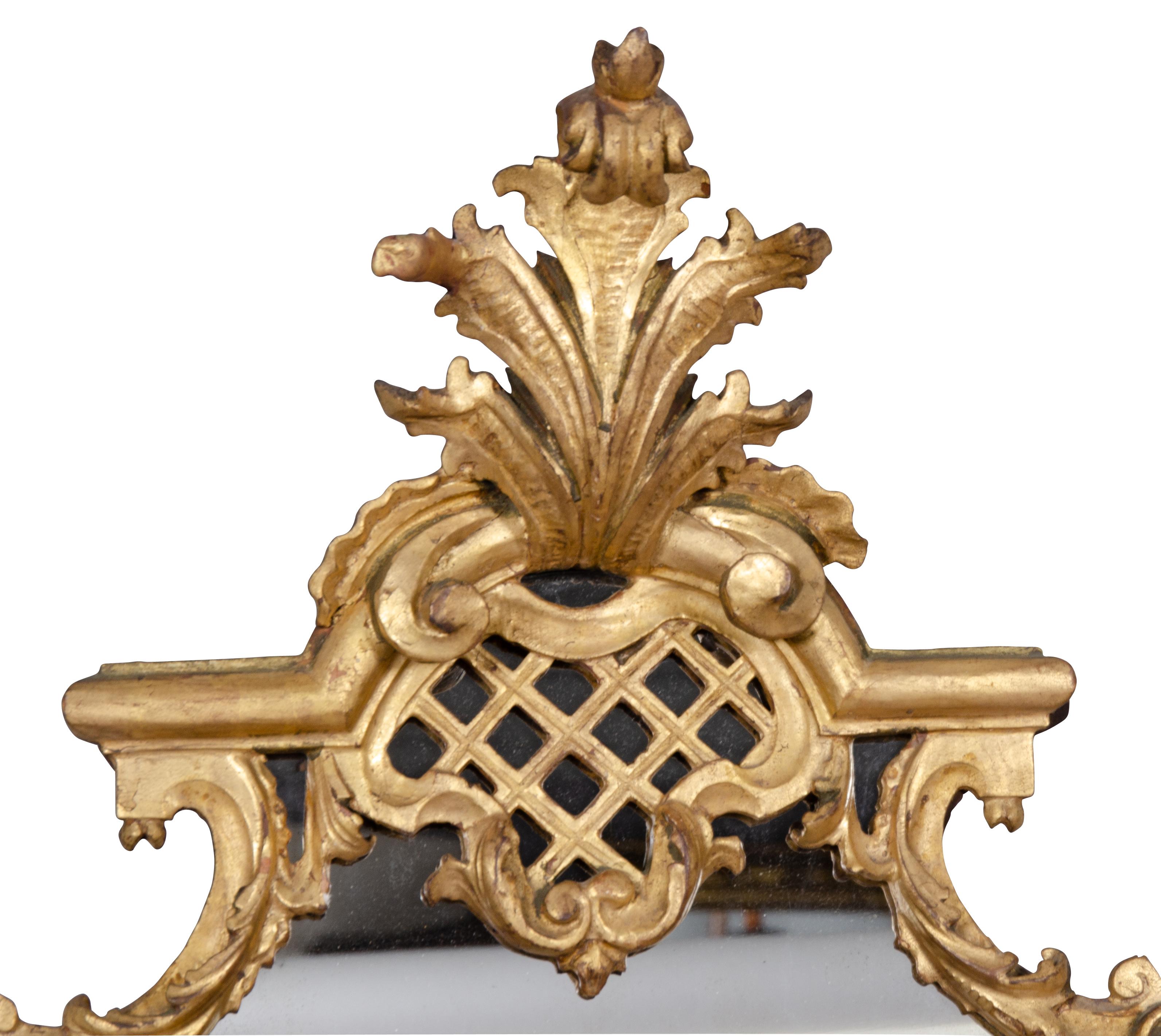 Paire de miroirs italiens rococo en bois doré en vente 6