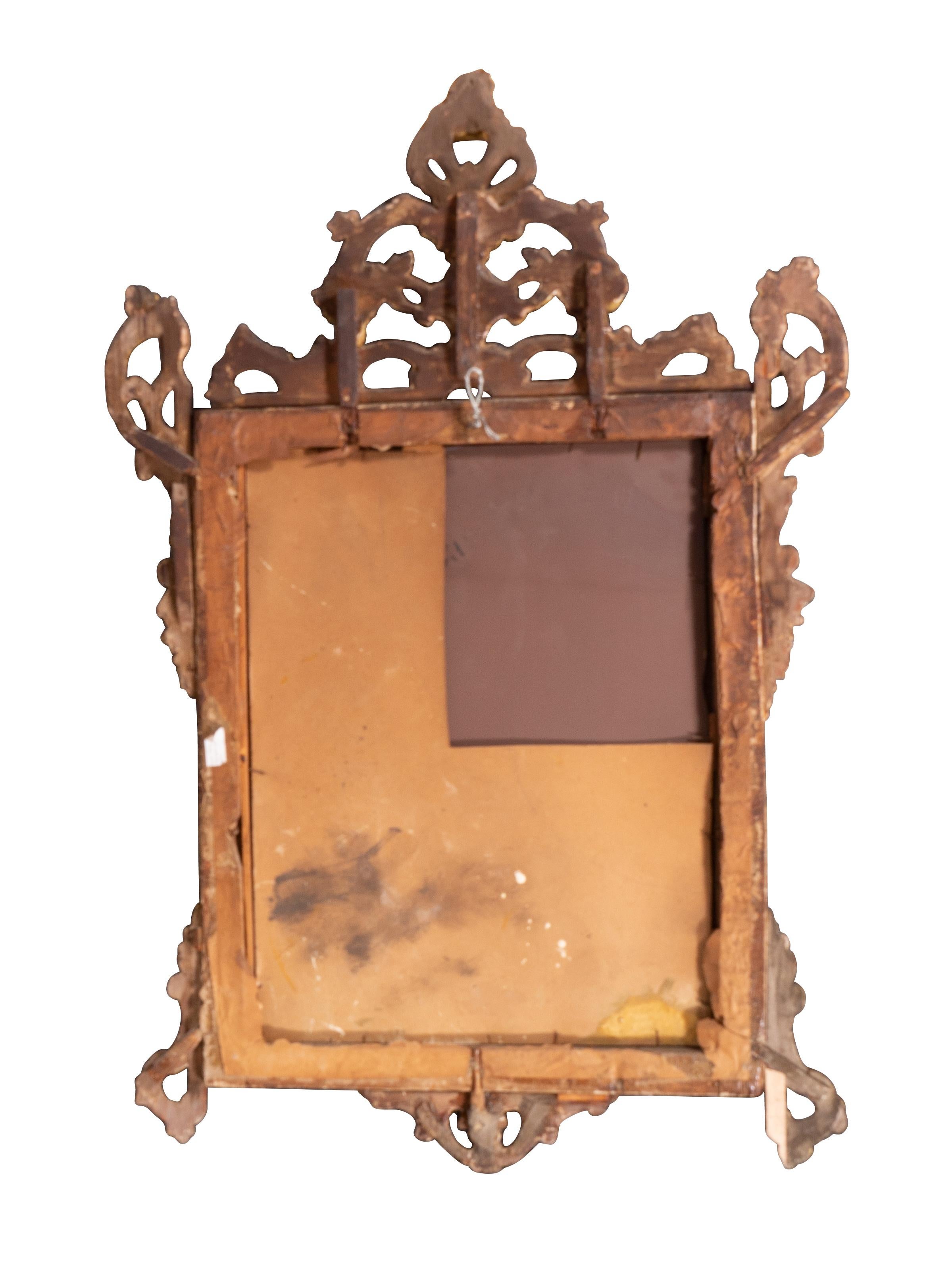 Doré Paire de miroirs italiens rococo en bois doré en vente