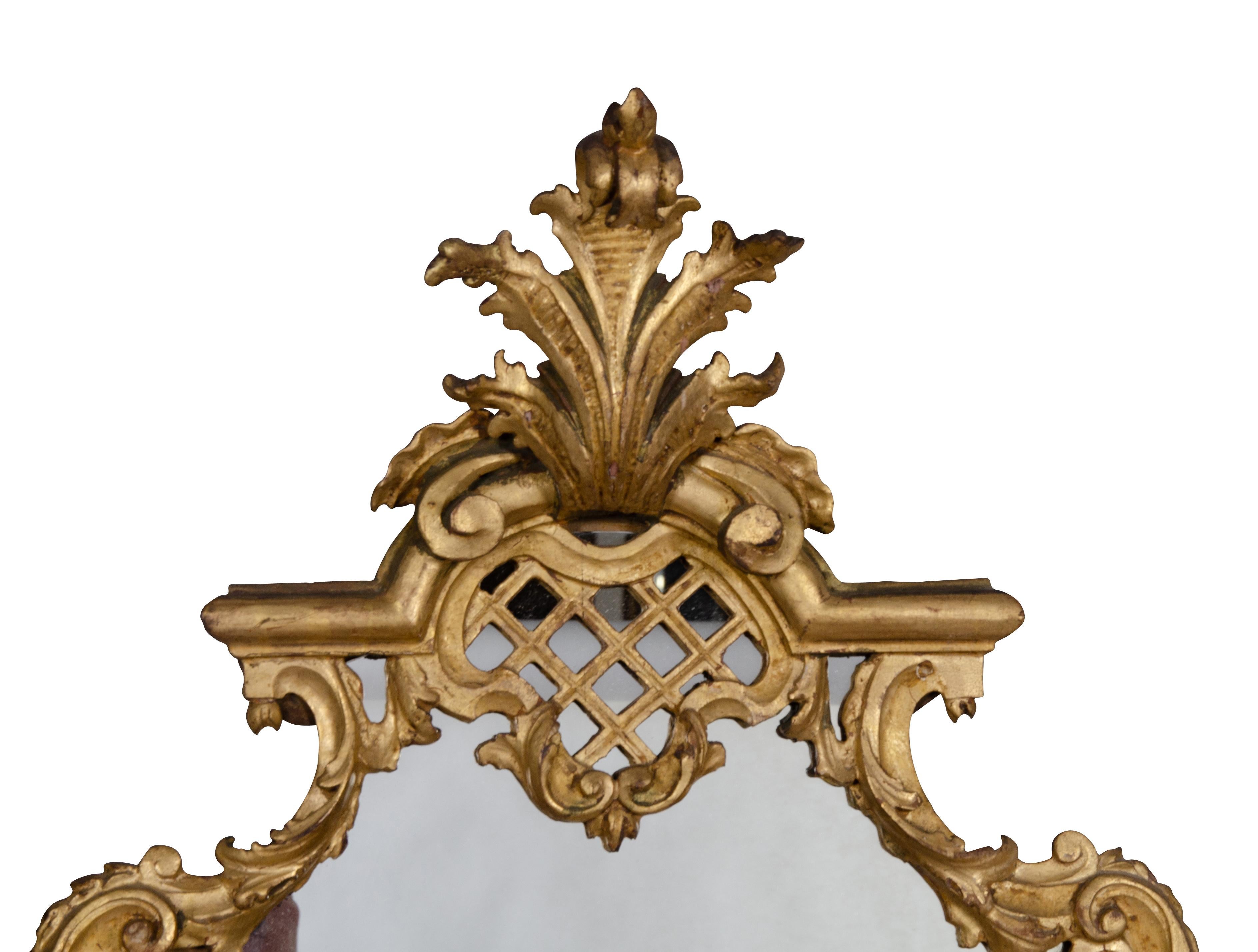 Paire de miroirs italiens rococo en bois doré Bon état - En vente à Essex, MA