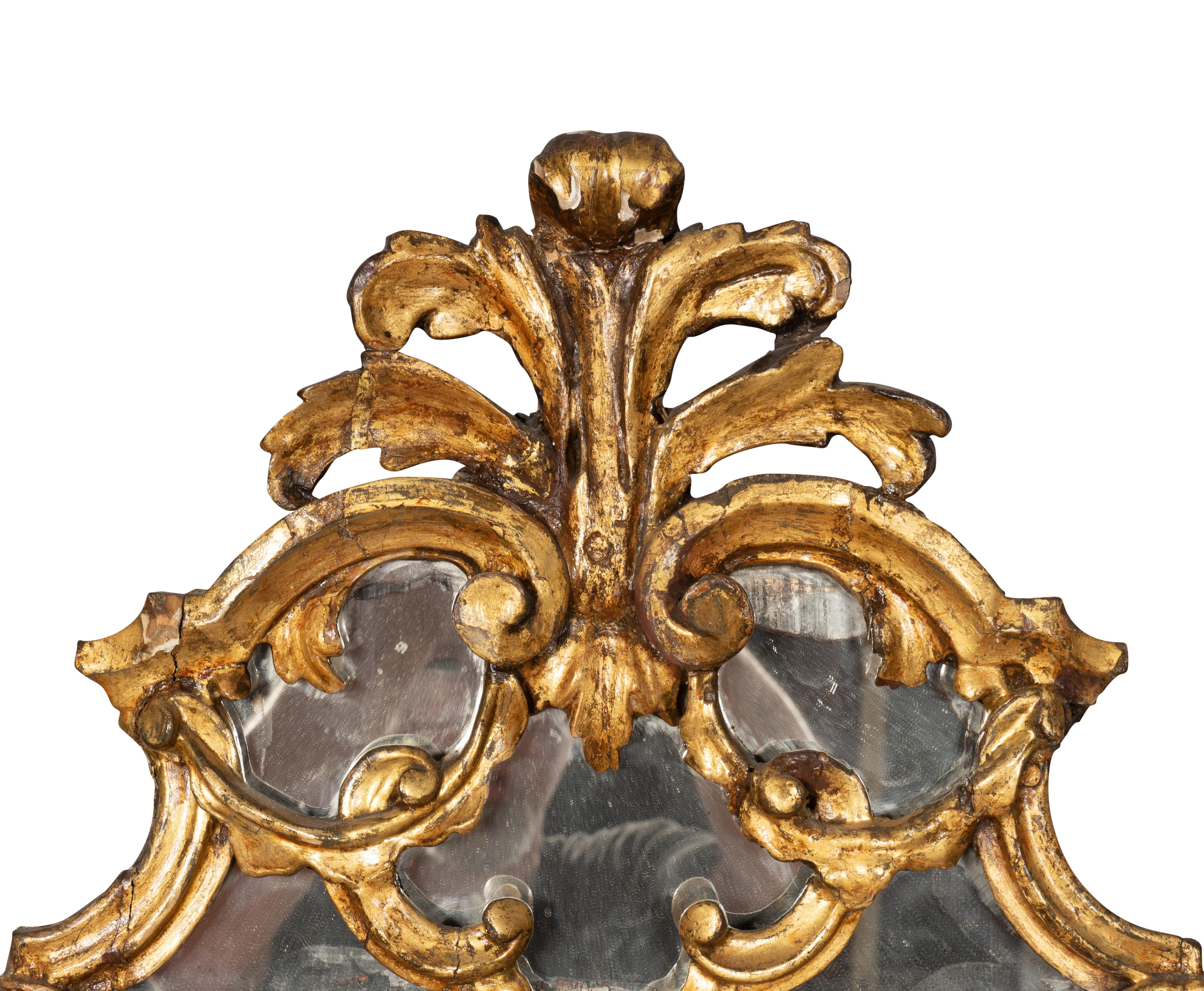 Paire de miroirs italiens rococo en bois doré en vente 1