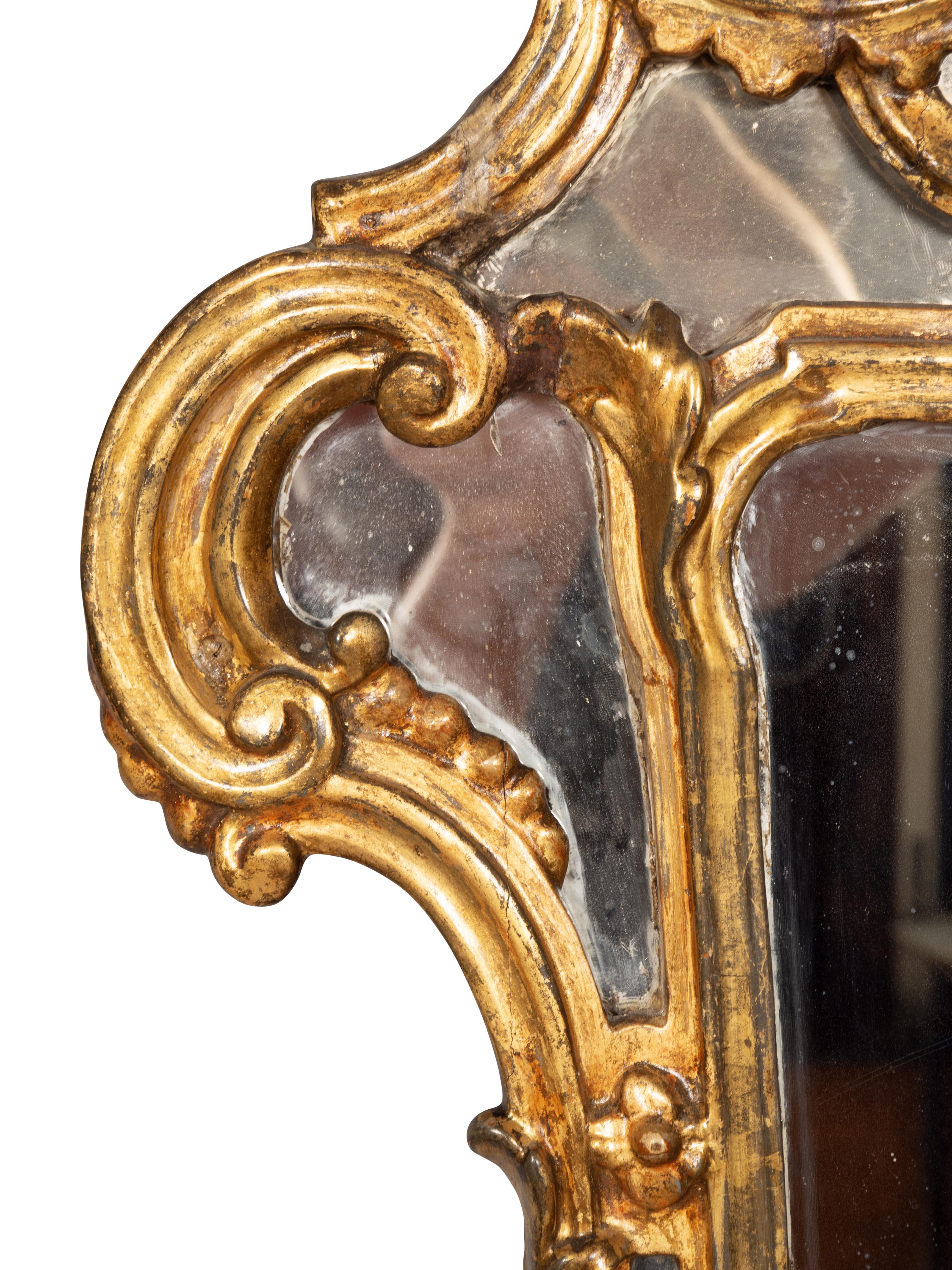 Paire de miroirs italiens rococo en bois doré en vente 2