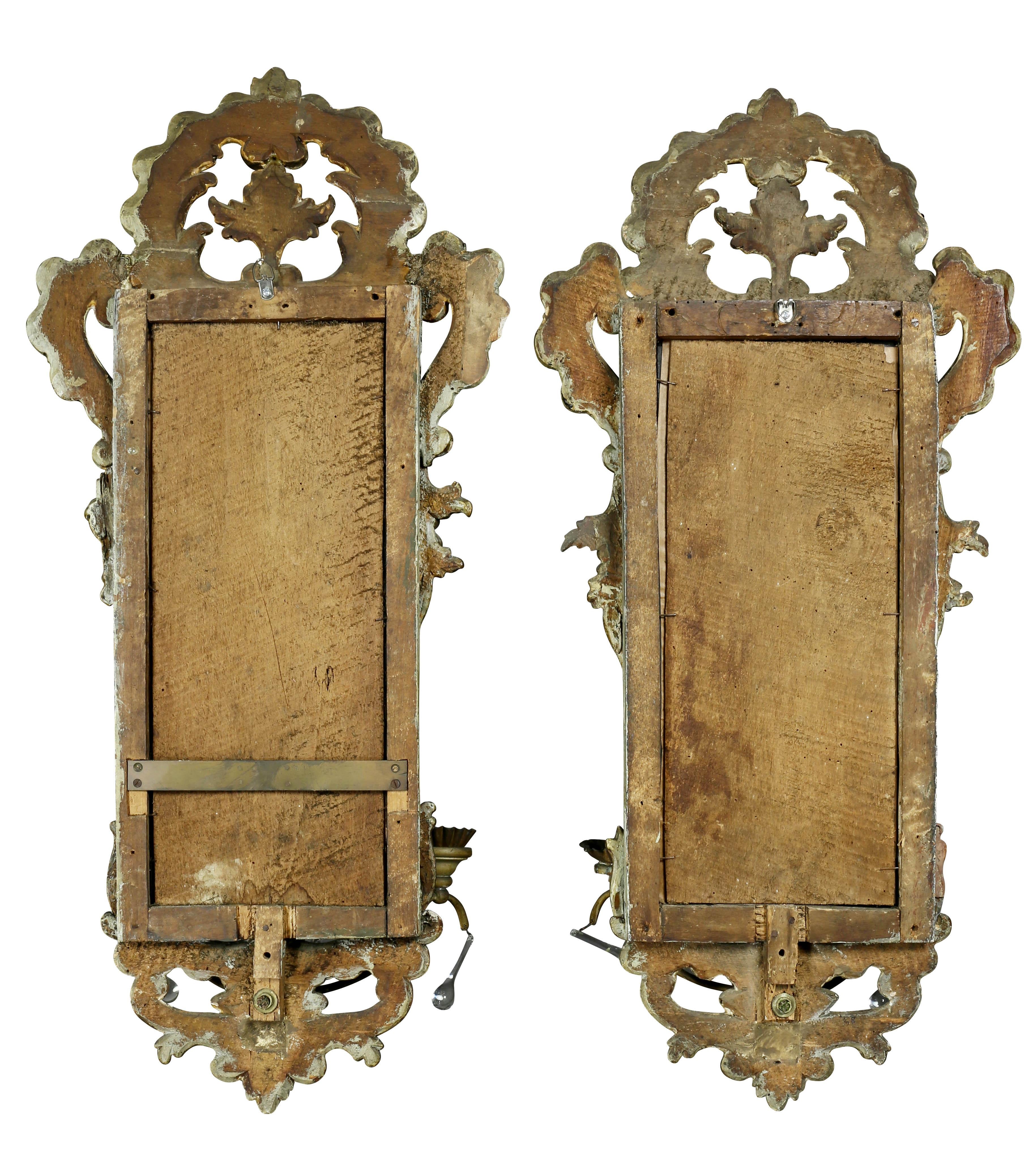 Paire de miroirs girandoles italiens rococo peints en gris et dorés à l'argent en vente 2
