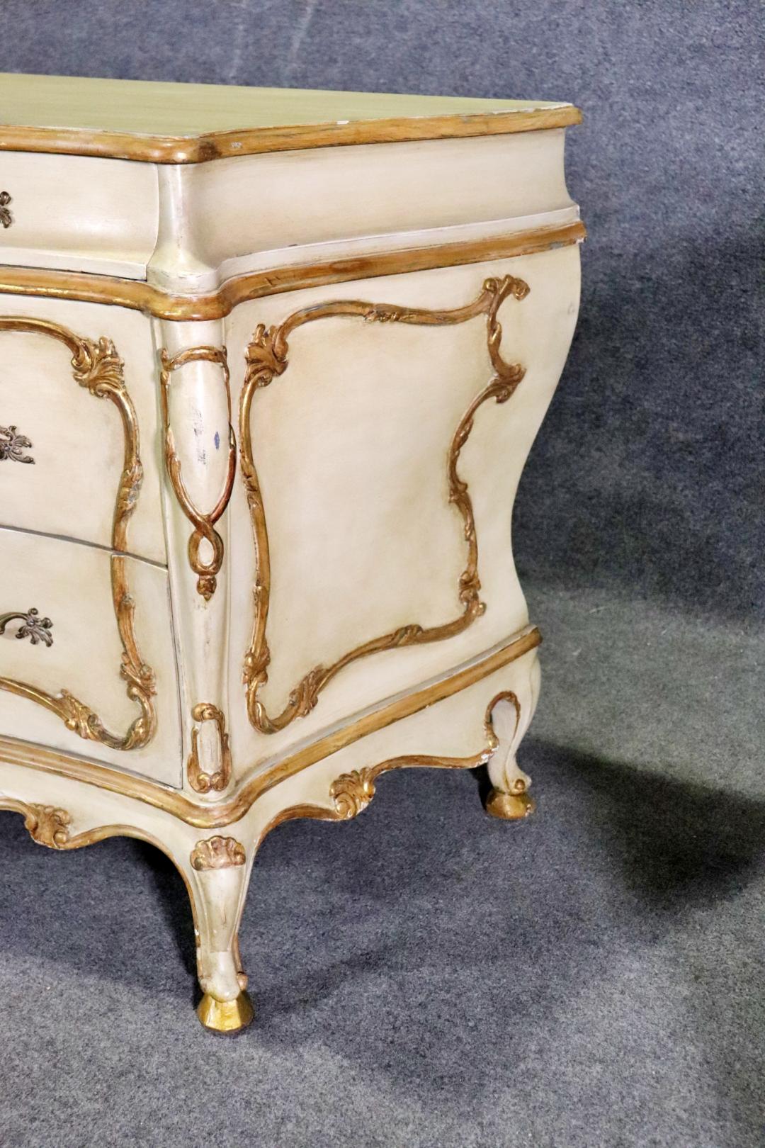 Pair of Italian Rococo Paint Decorated Creme and Giltwood Commodes  For Sale 7