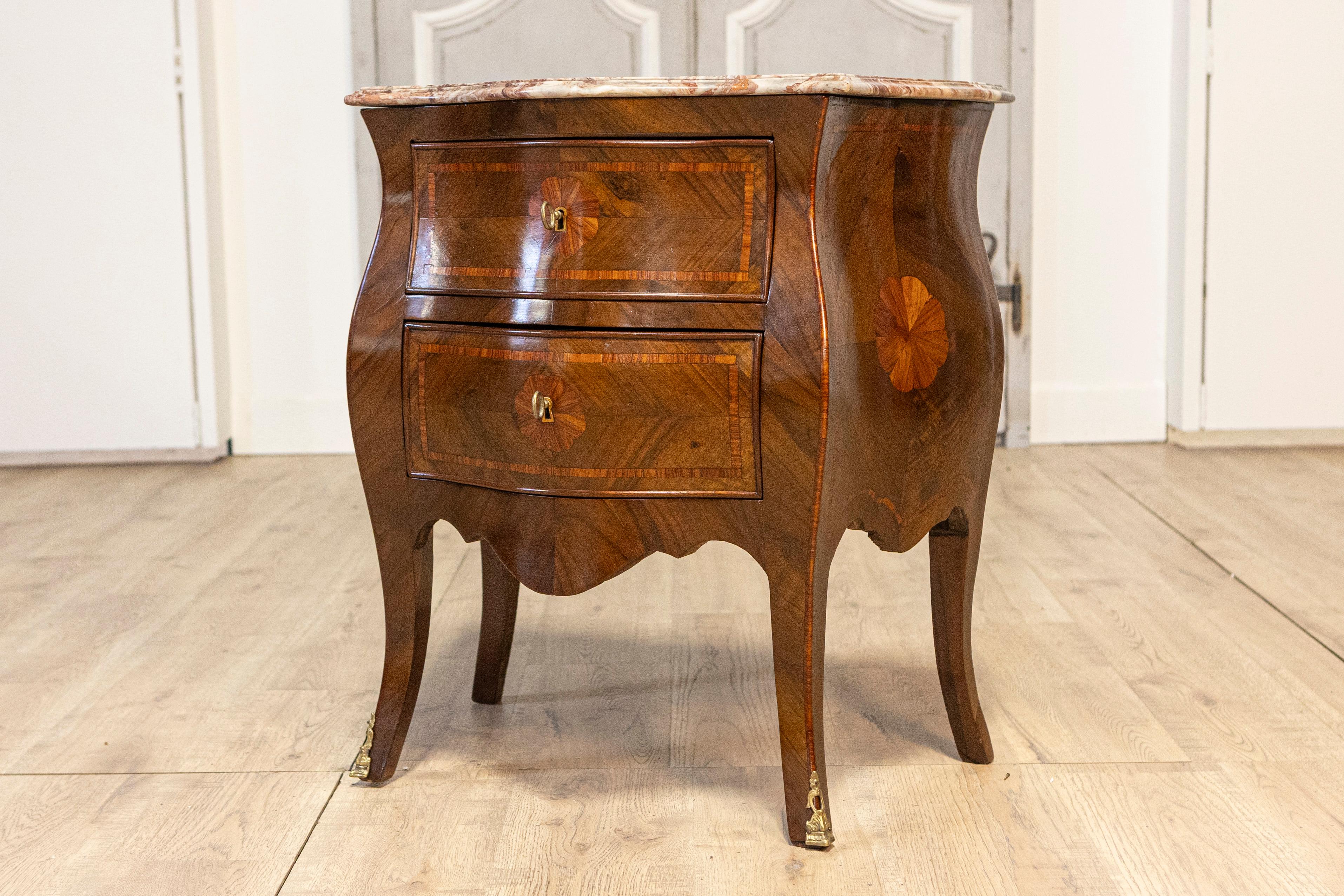Pair of Italian Rococo Style 1900s Bombé Walnut Nightstands with Marquetry 5