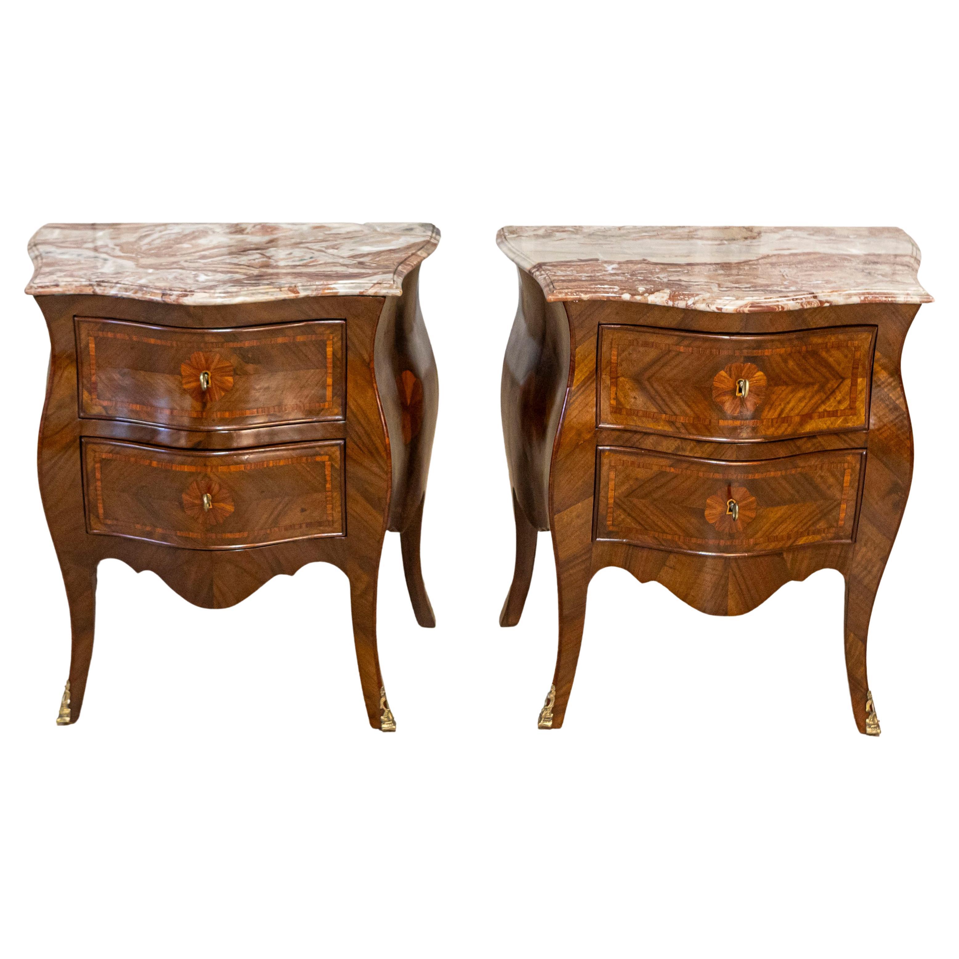Pair of Italian Rococo Style 1900s Bombé Walnut Nightstands with Marquetry For Sale