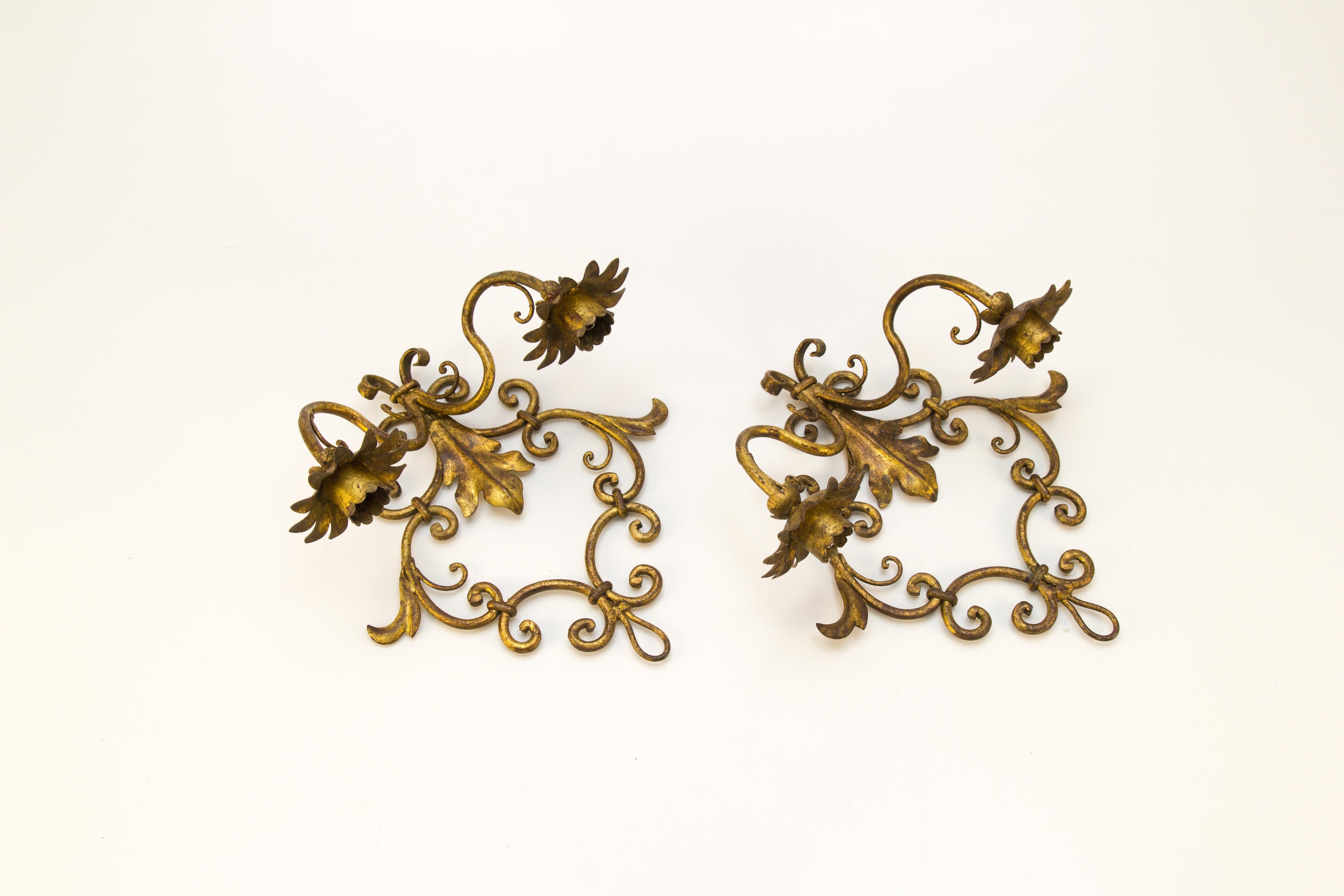 Pair of Italian Hollywood Regency Style Gilt Metal Candle Wall Sconces For Sale 1