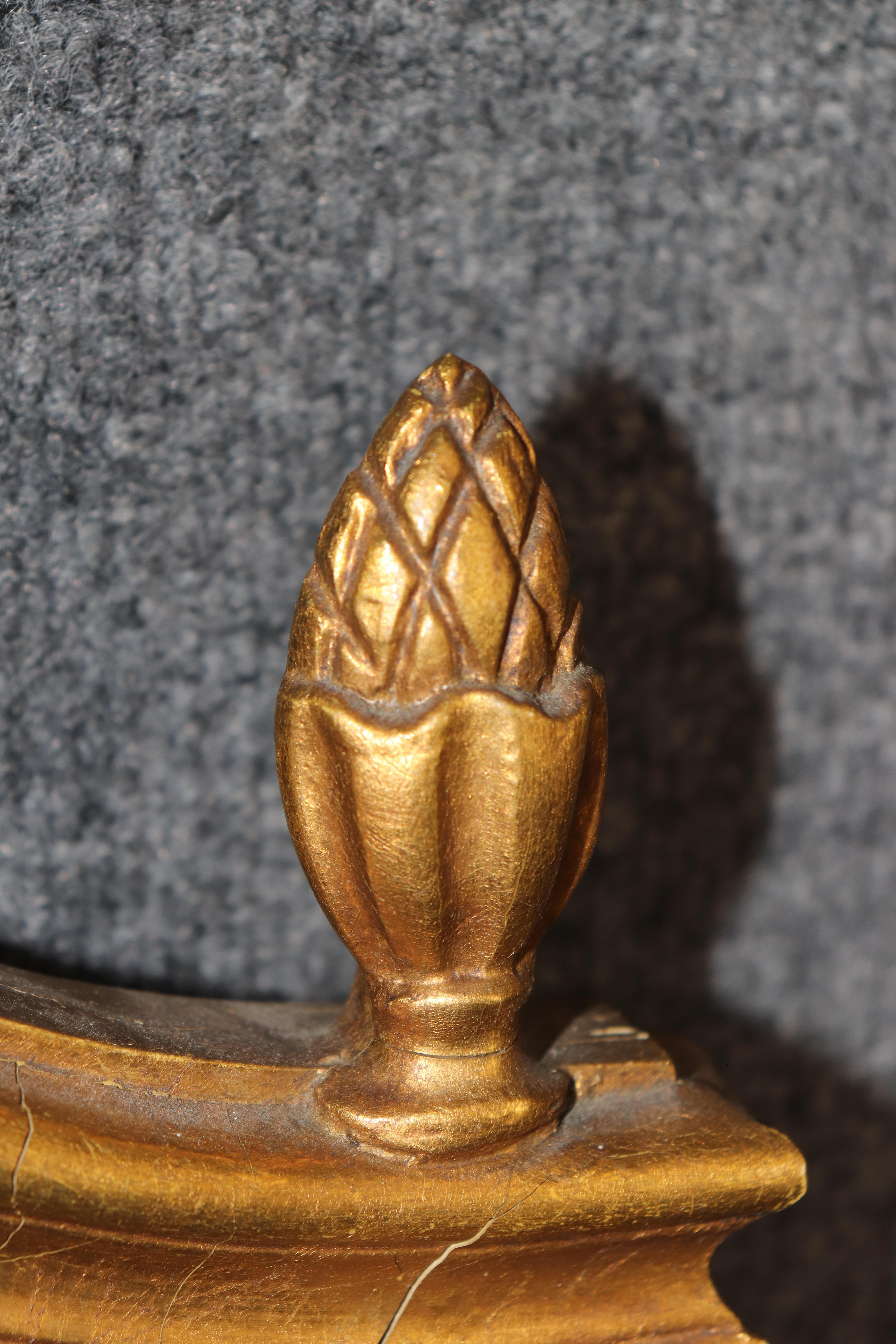 Paire de miroirs italiens de style rococo sculptés et dorés en vente 2