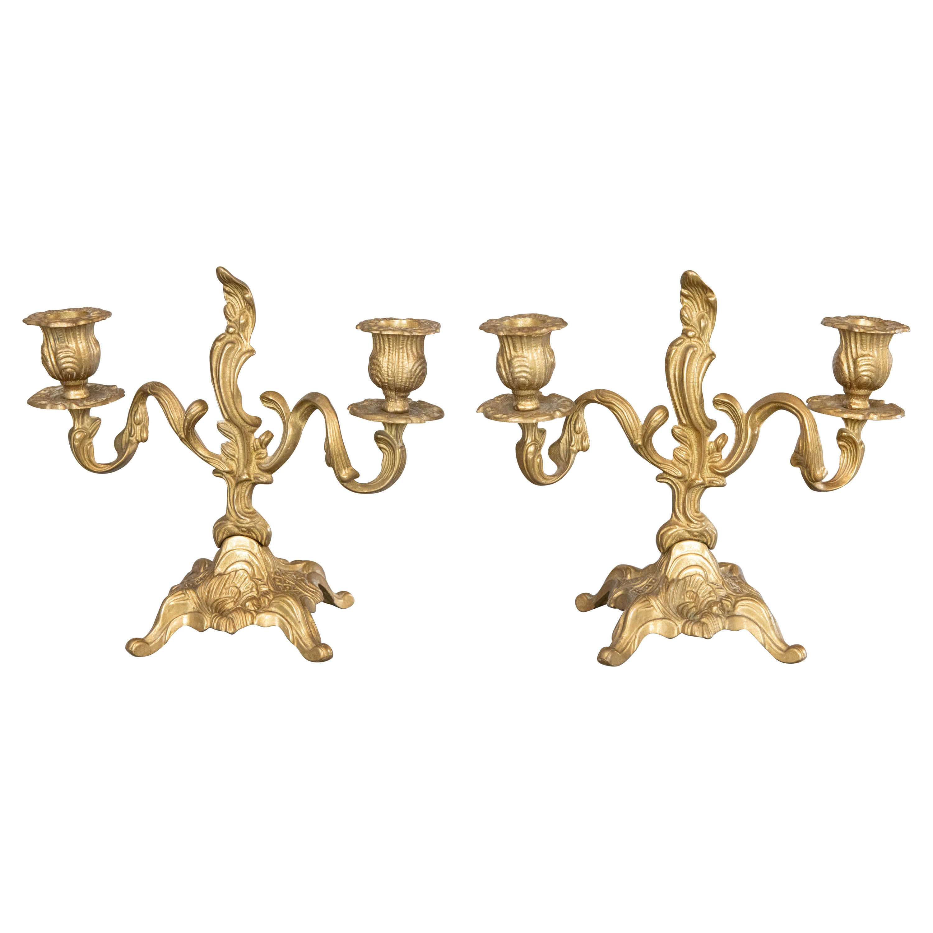 Coppia di candelabri in ottone dorato in stile rococò italiano, circa 1950