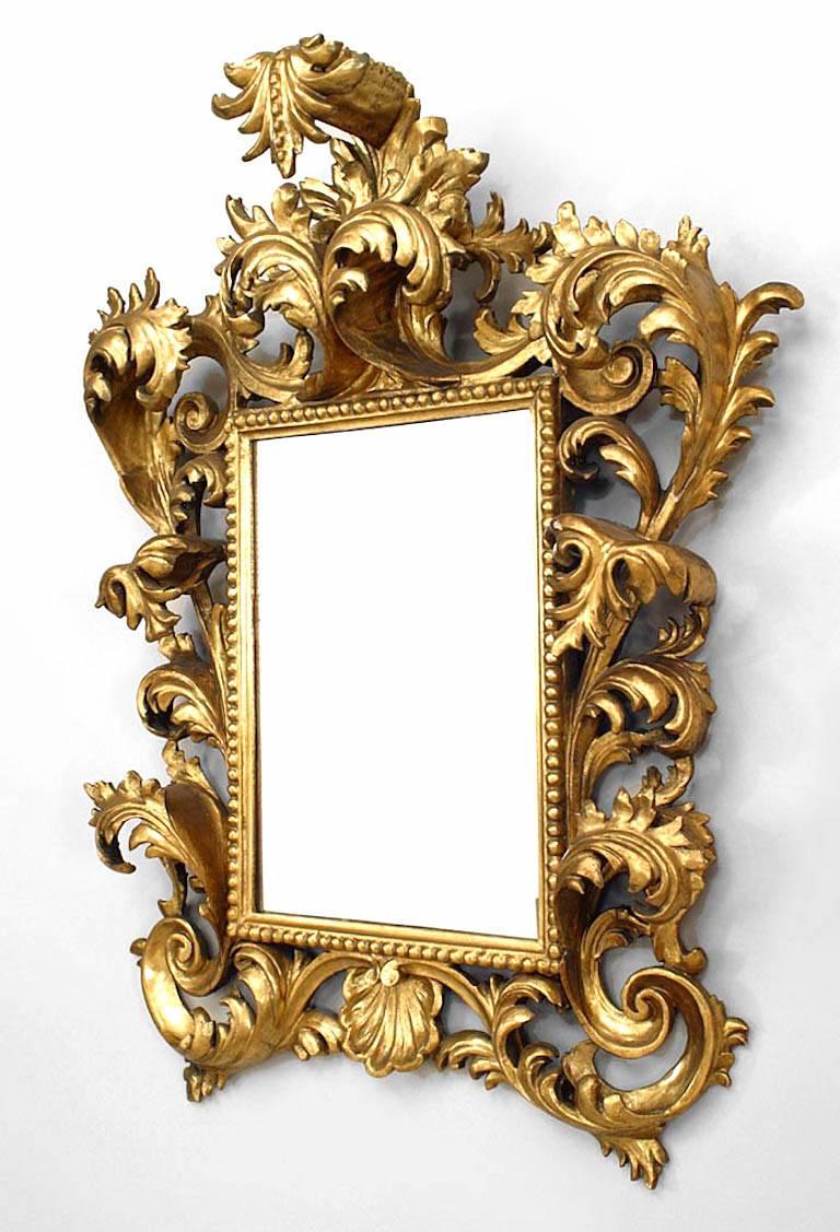 Rococo Paire de miroirs muraux italiens de style rococo en bois doré en vente