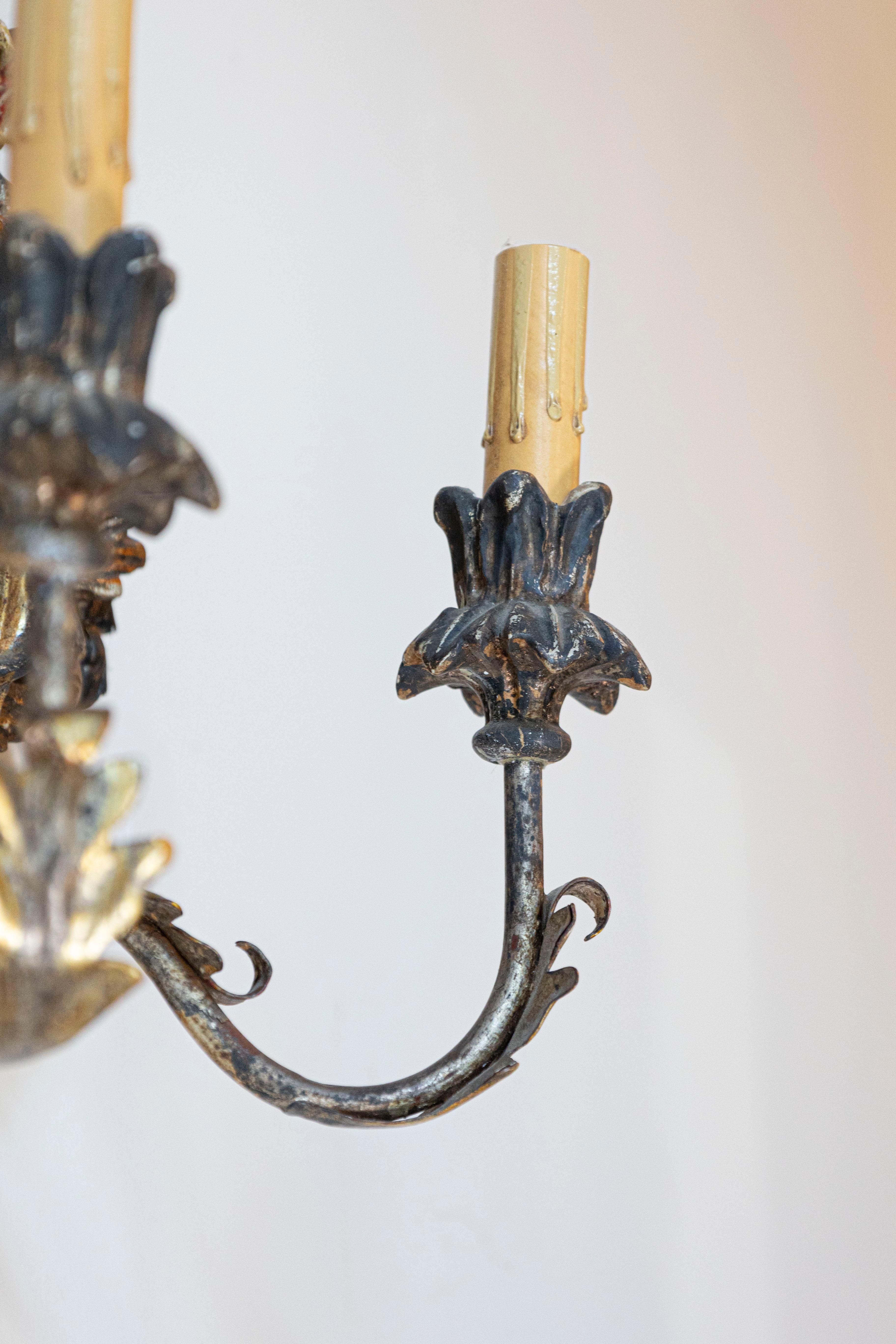 Paire d'appliques italiennes de style rococo de la fin du 19ème siècle sculptées et peintes en vente 1