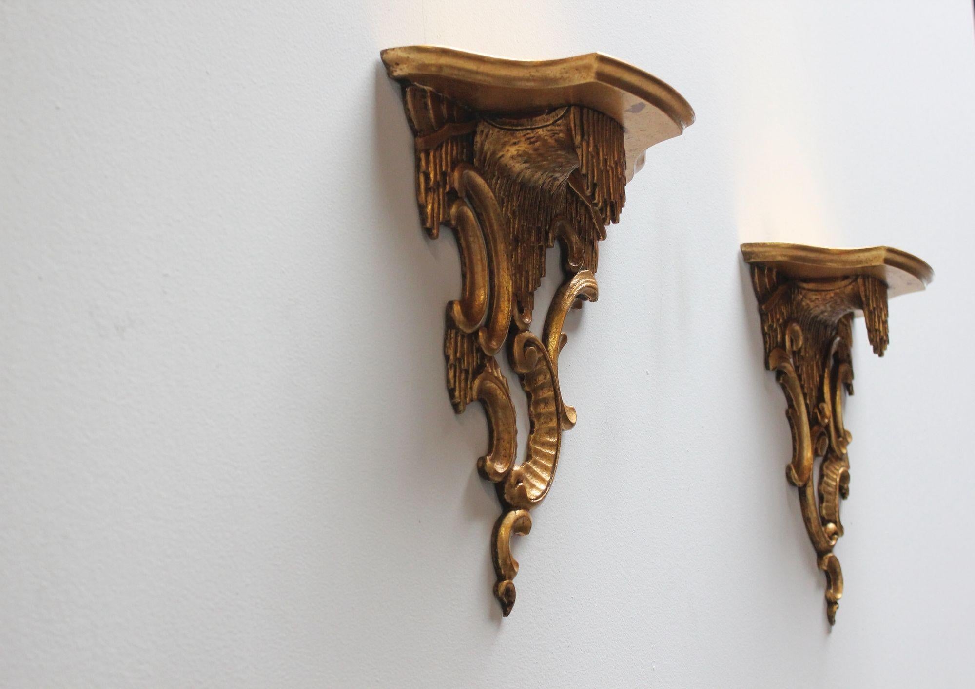 Mid-20th Century Pair of Italian Rococo-Style Rocaille Giltwood Wall Brackets For Sale