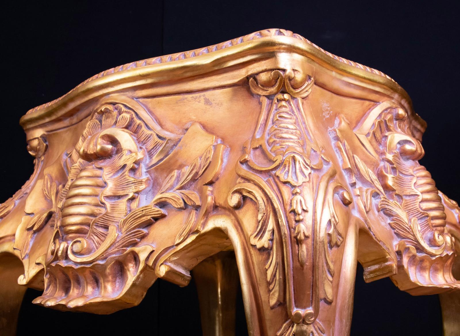 Pareja de mesas rococó italianas - Pedestal dorado Otro en venta