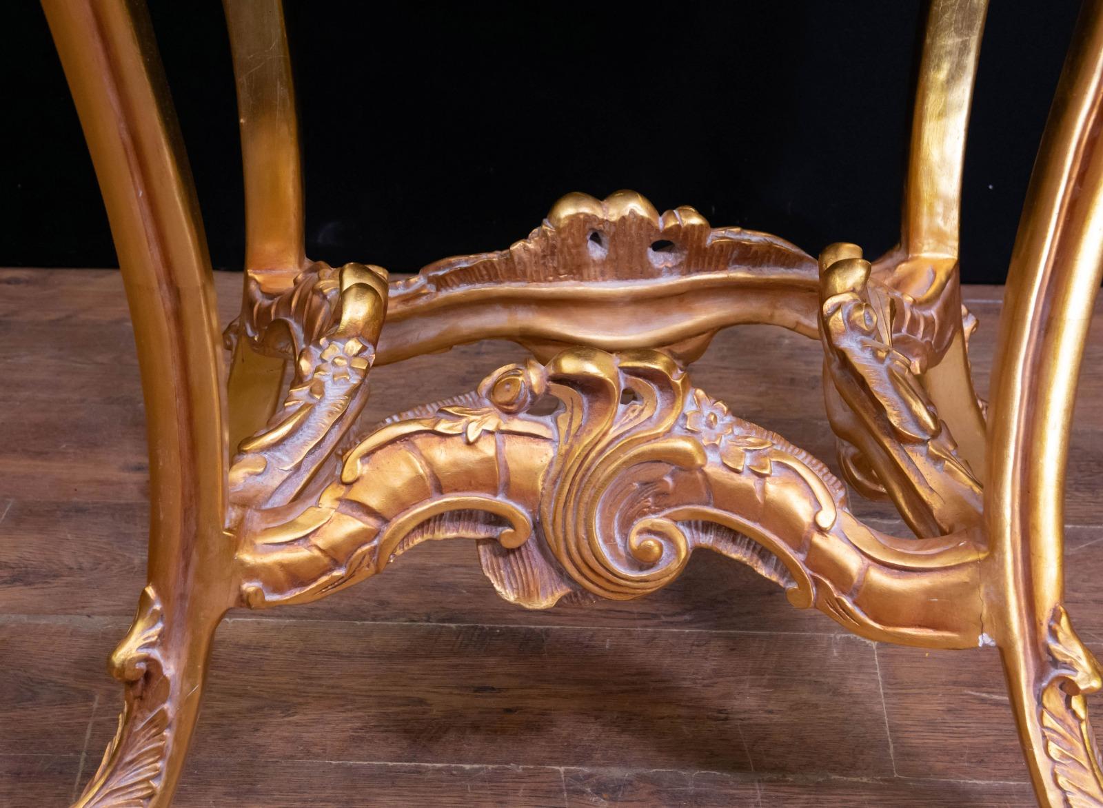 Pareja de mesas rococó italianas - Pedestal dorado en venta 2