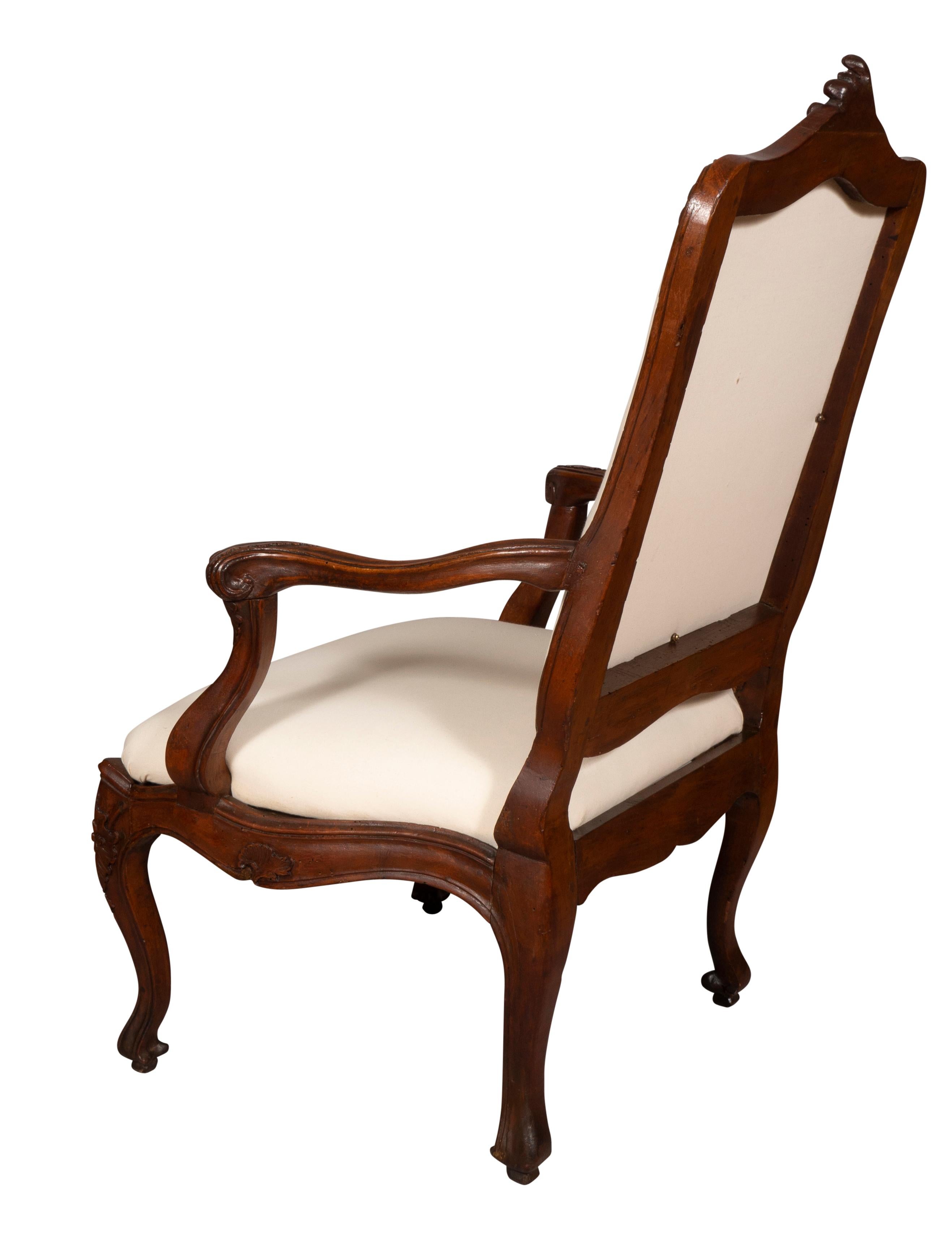 Pair of Italian Rococo Walnut Armchairs For Sale 2