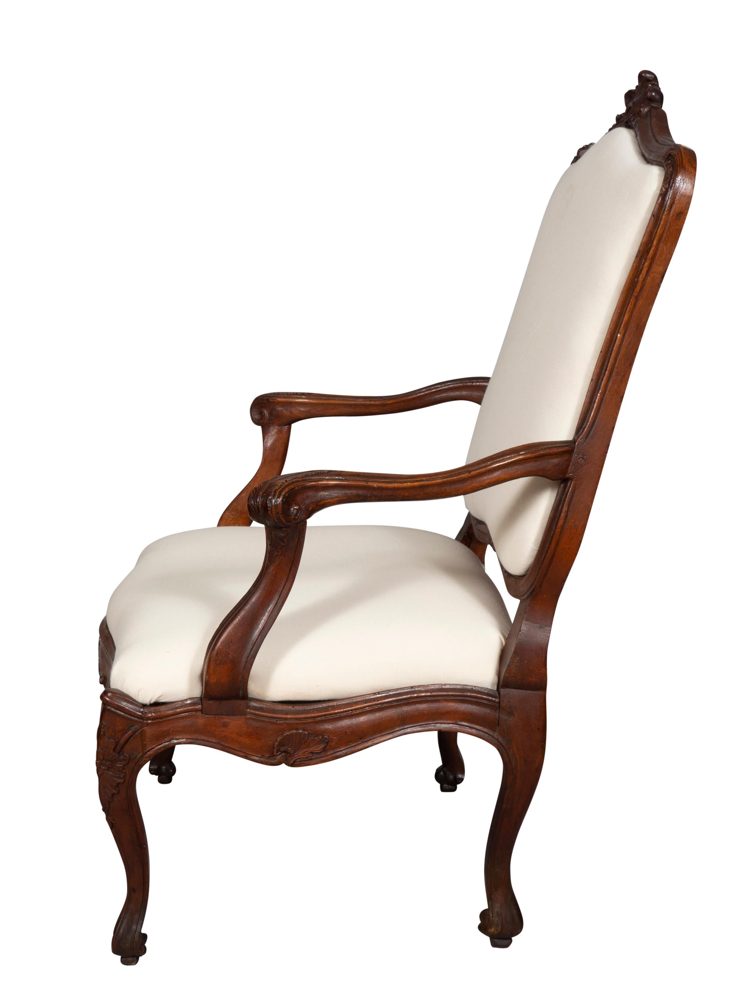 Pair of Italian Rococo Walnut Armchairs For Sale 3