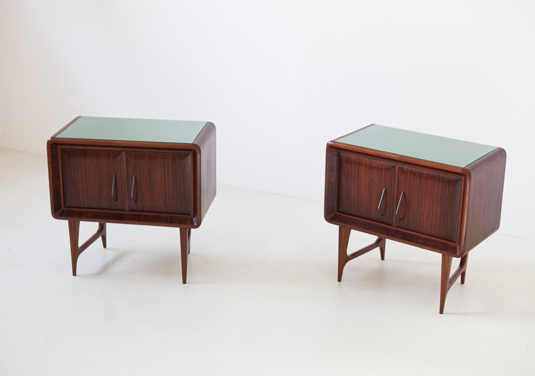 Set of two nightstands, manufactured in Italy during the 1950s

Made of rosewood, green retro lacquered glass top and iron handles

Completely restored.



  